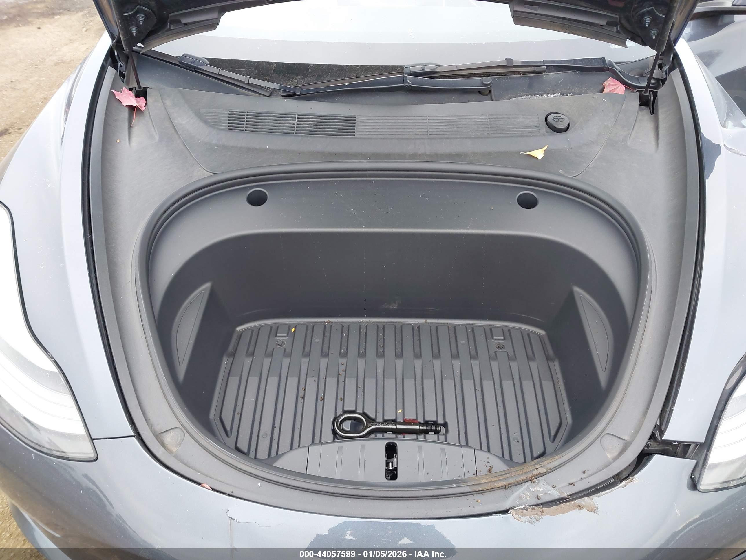 TESLA MODEL image 10