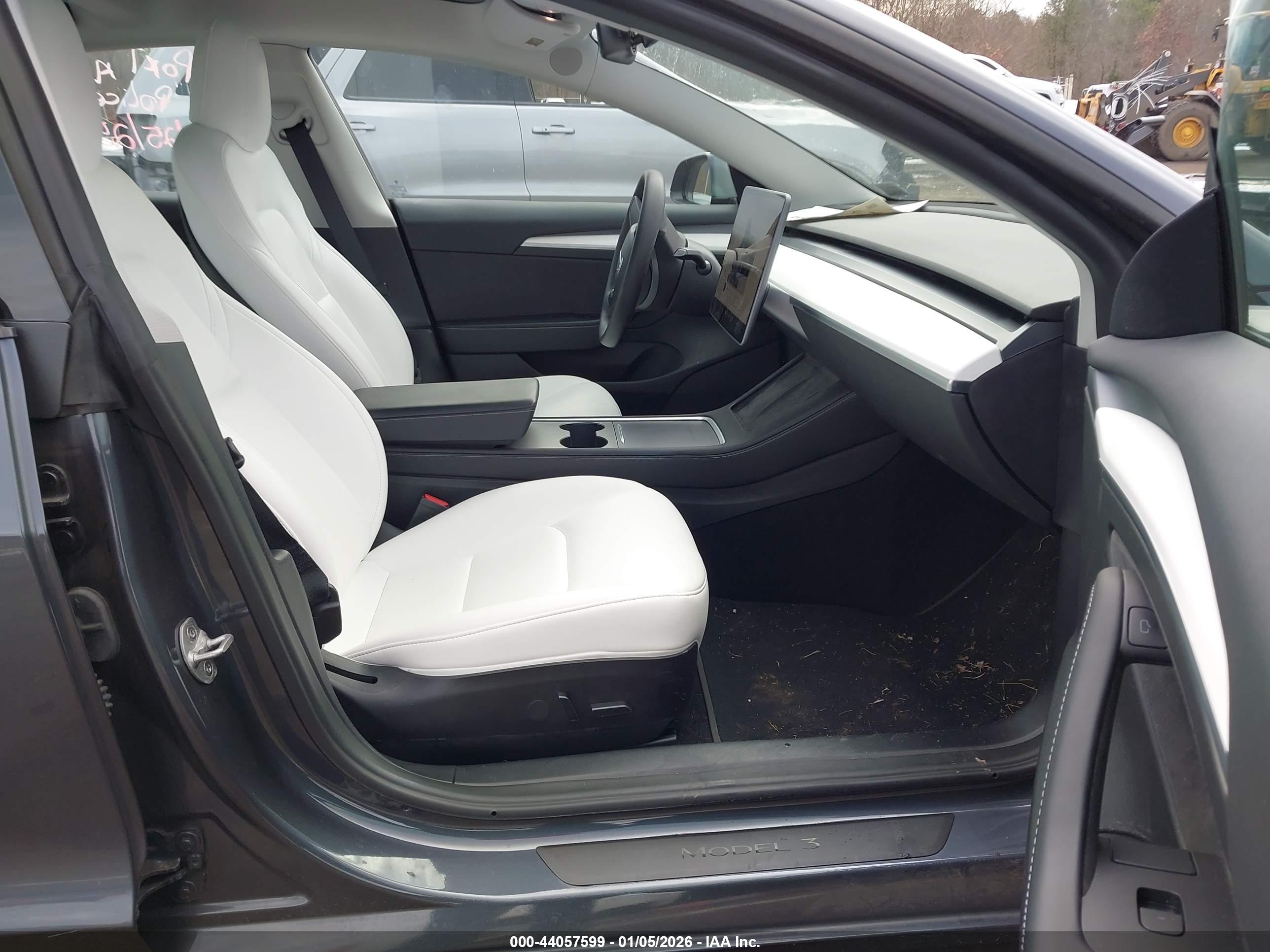TESLA MODEL image 5