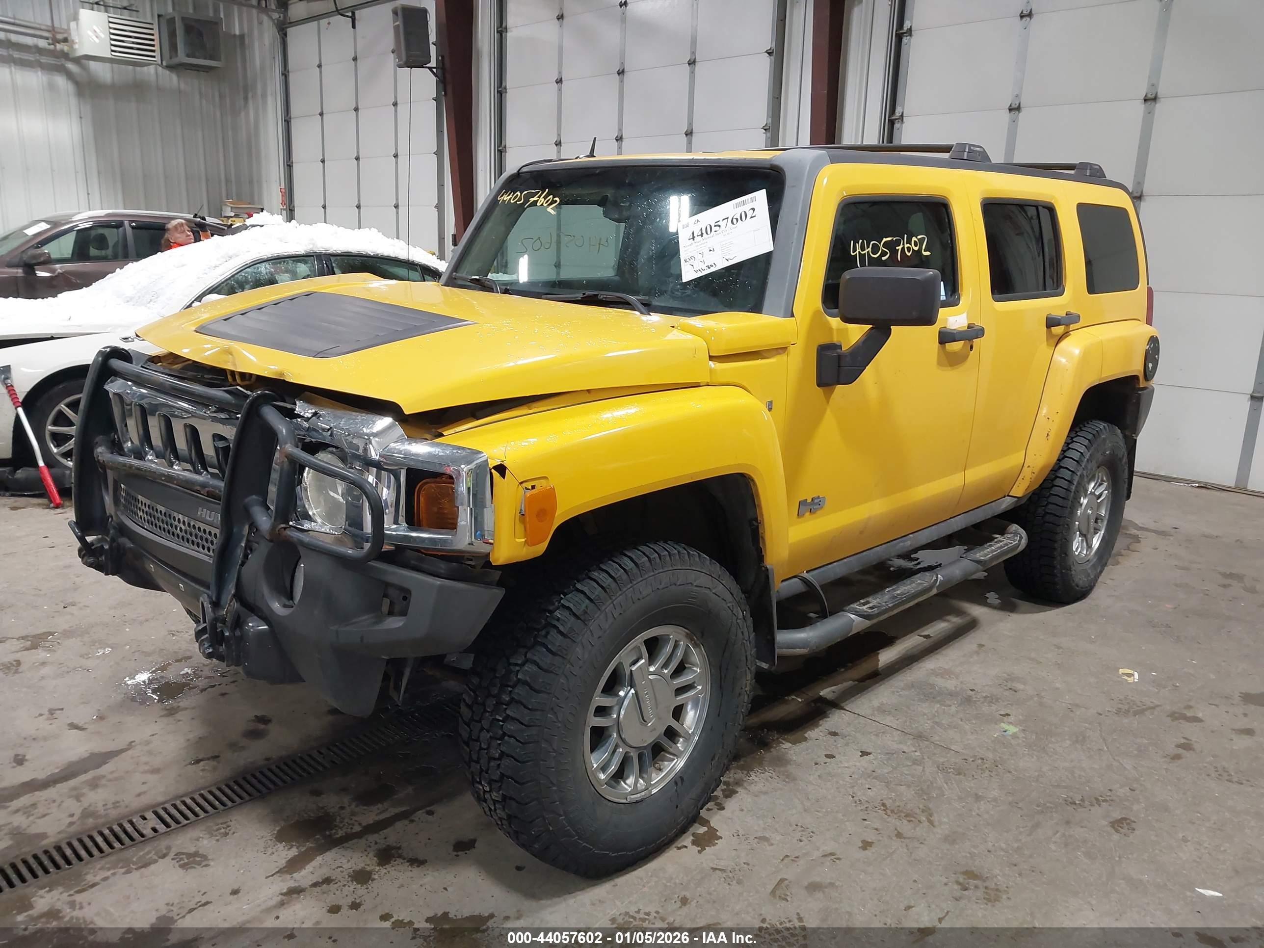 HUMMER H3 image 2