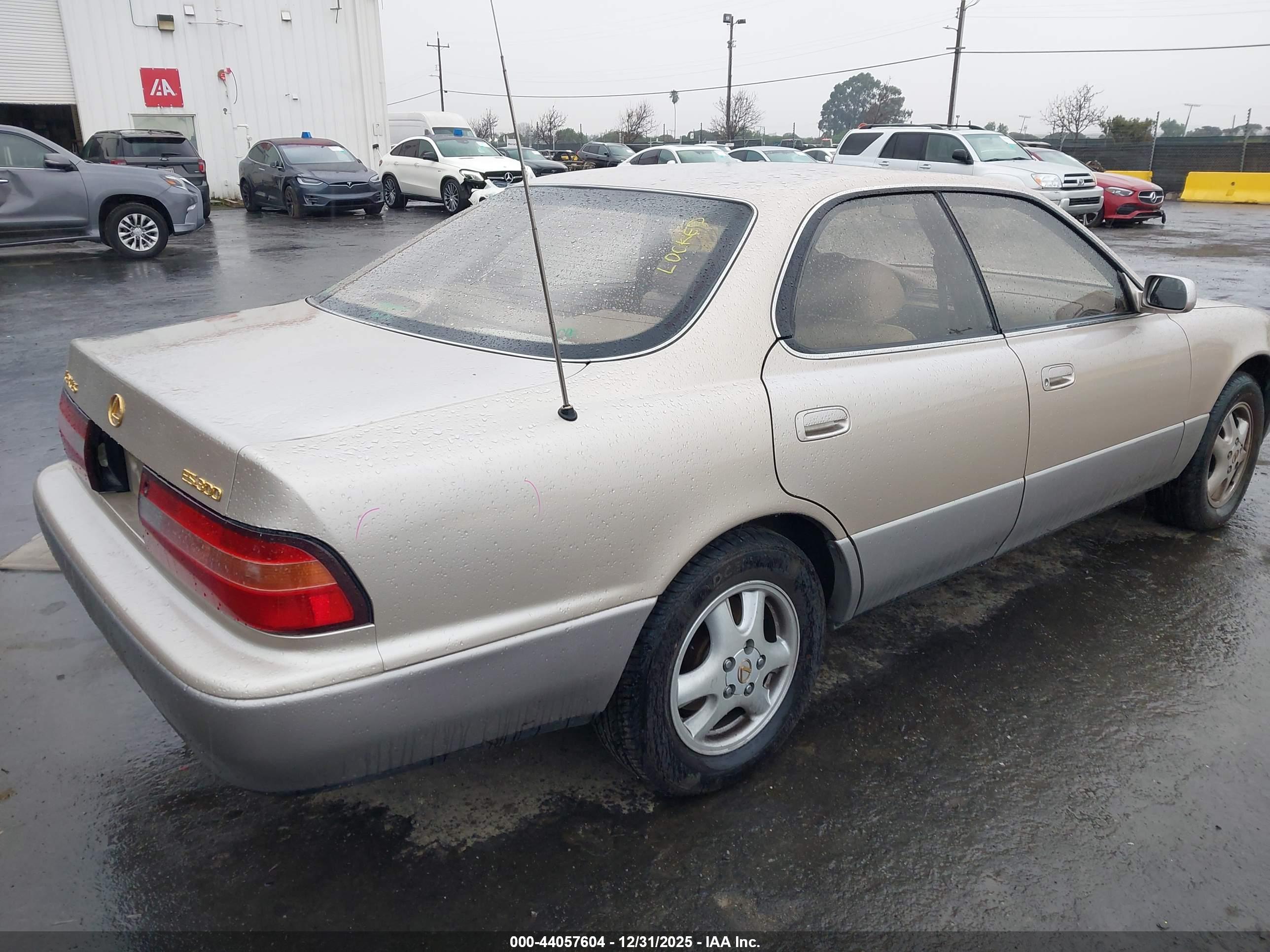 LEXUS ES image 4