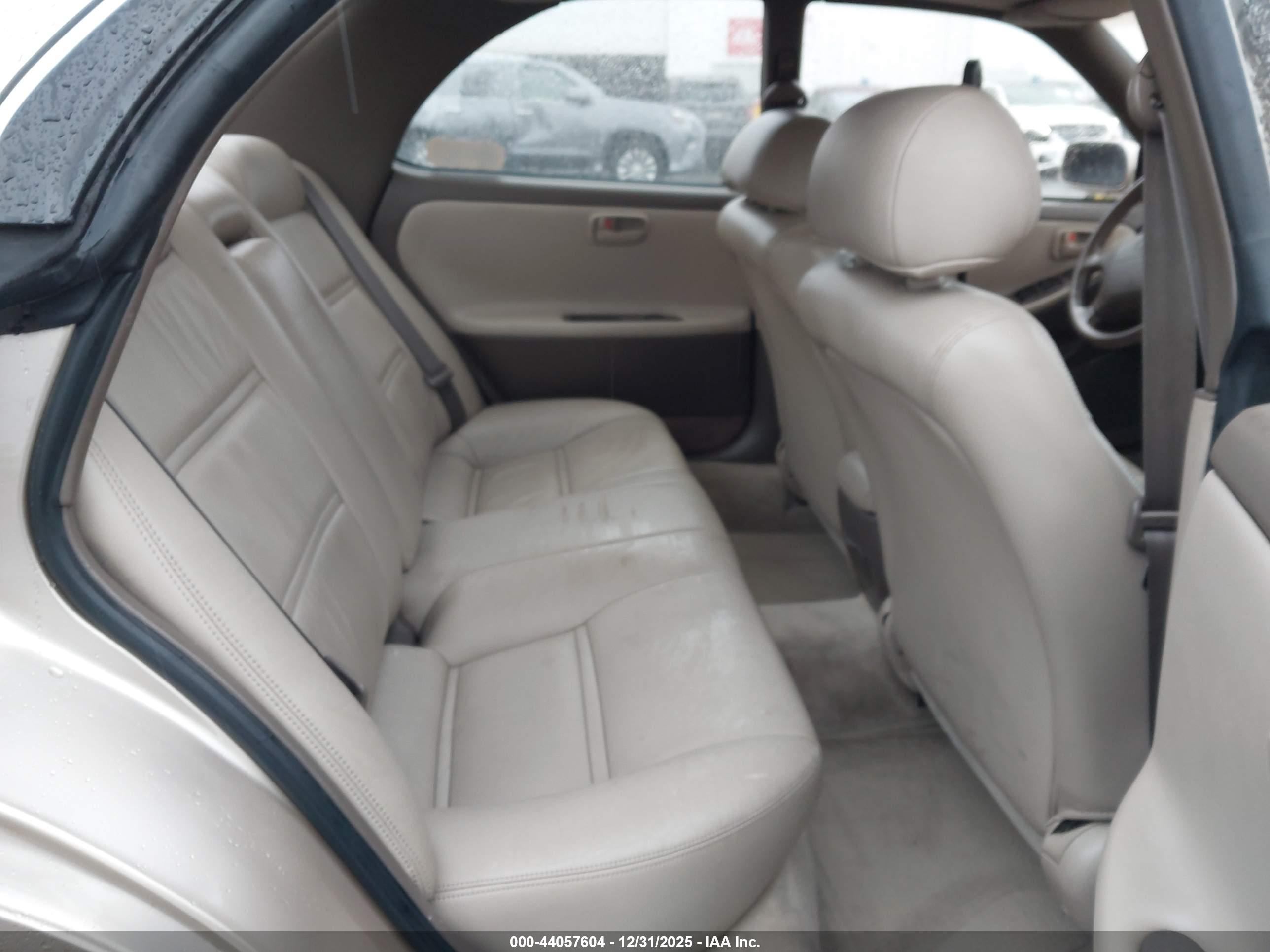 LEXUS ES image 8