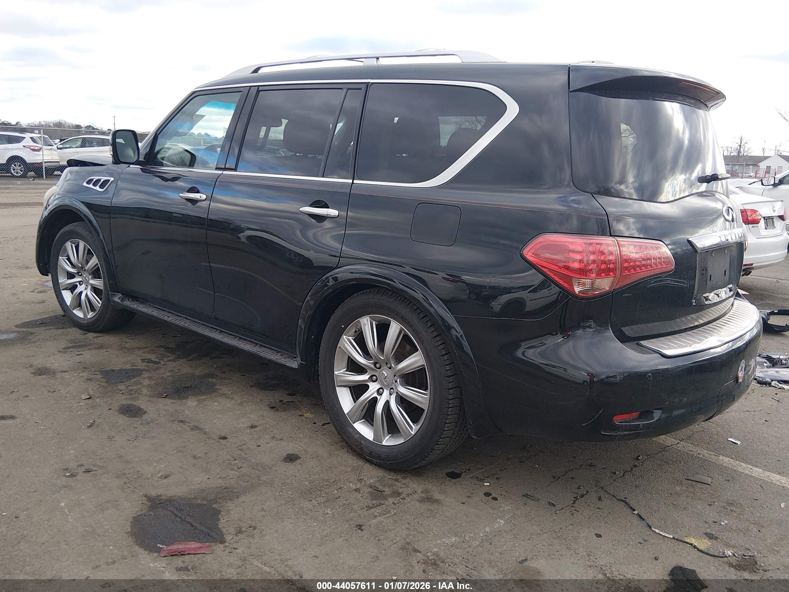 INFINITI QX56 image 3