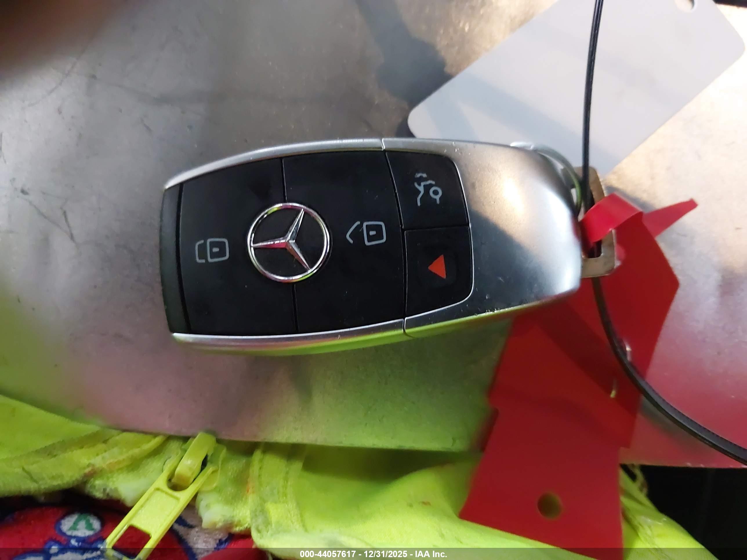 MERCEDES-BENZ GLC image 11