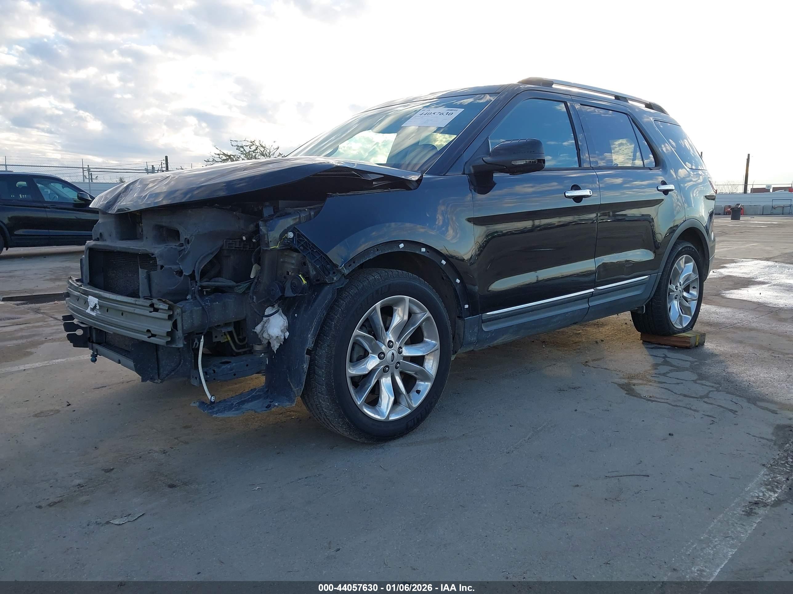 FORD EXPLORER image 2