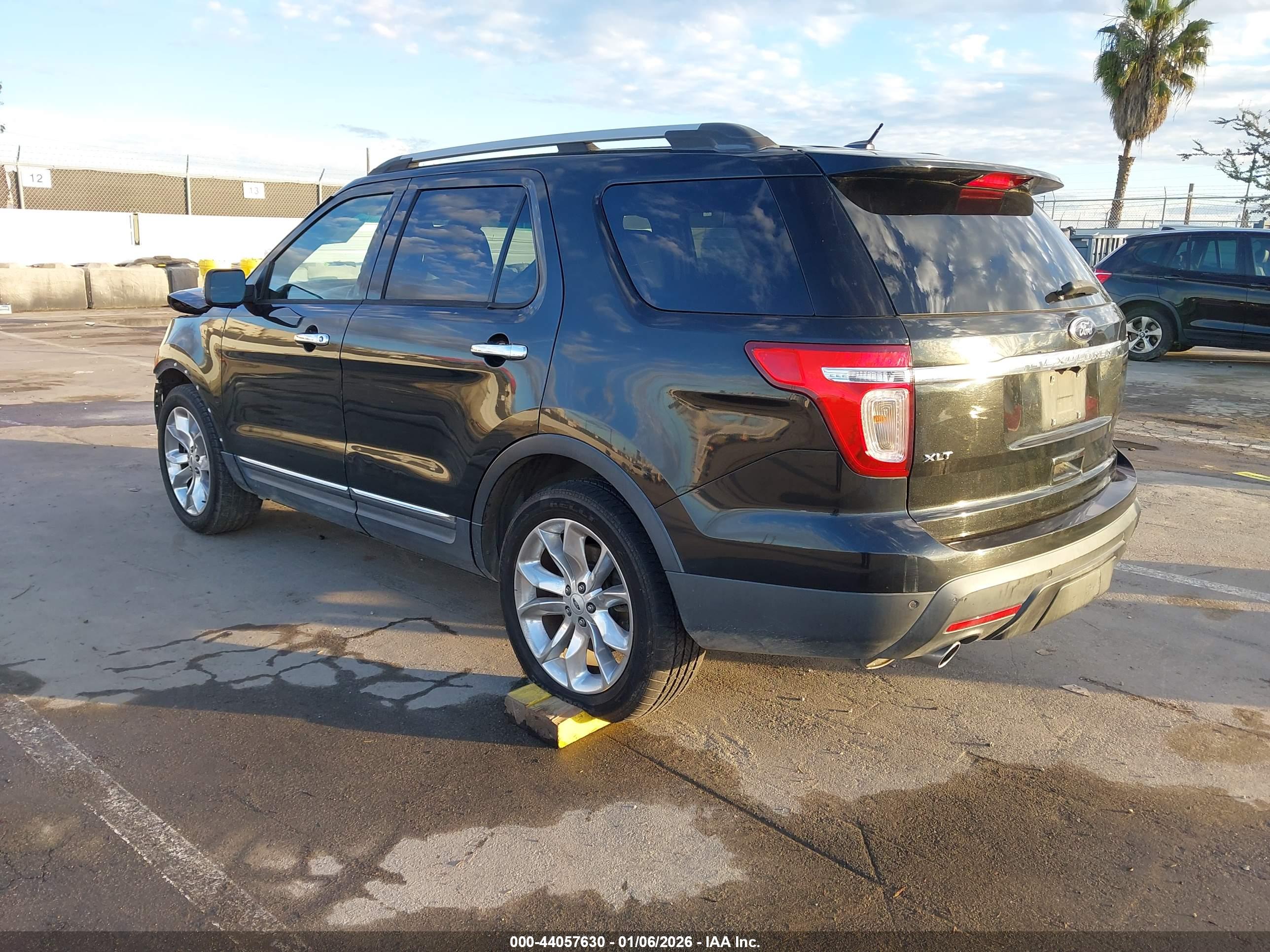 FORD EXPLORER image 3