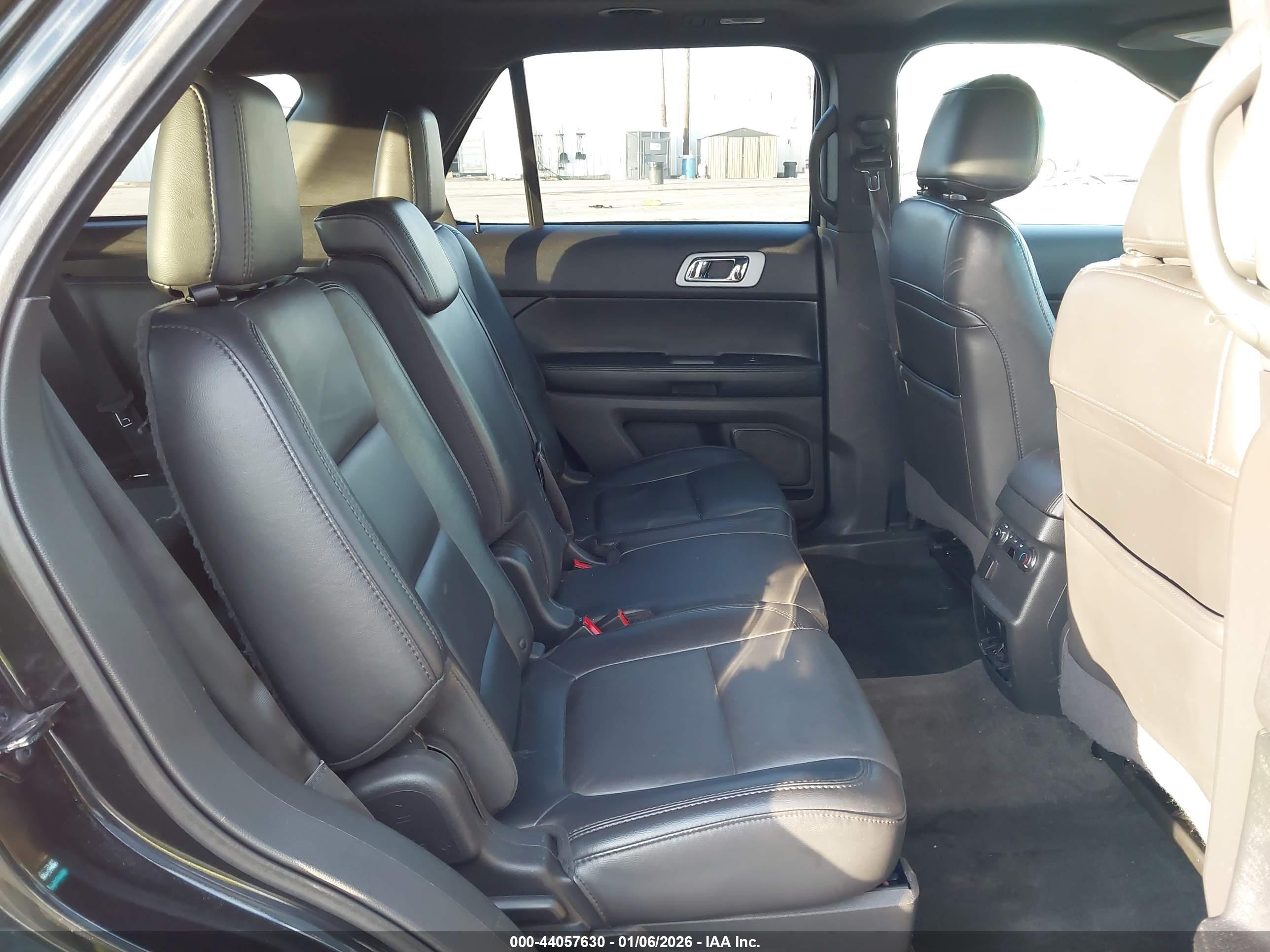 FORD EXPLORER image 8