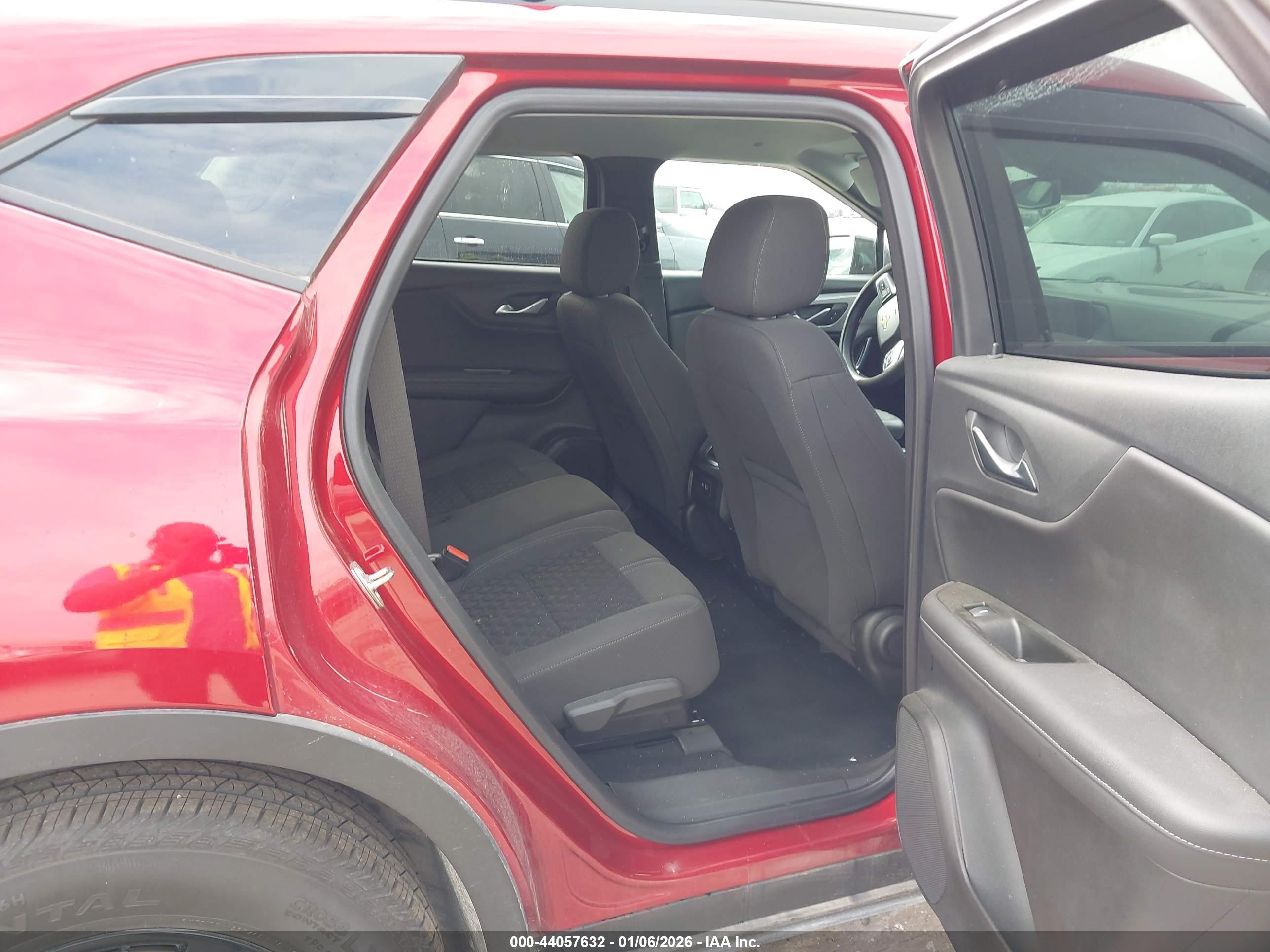 CHEVROLET BLAZER image 8