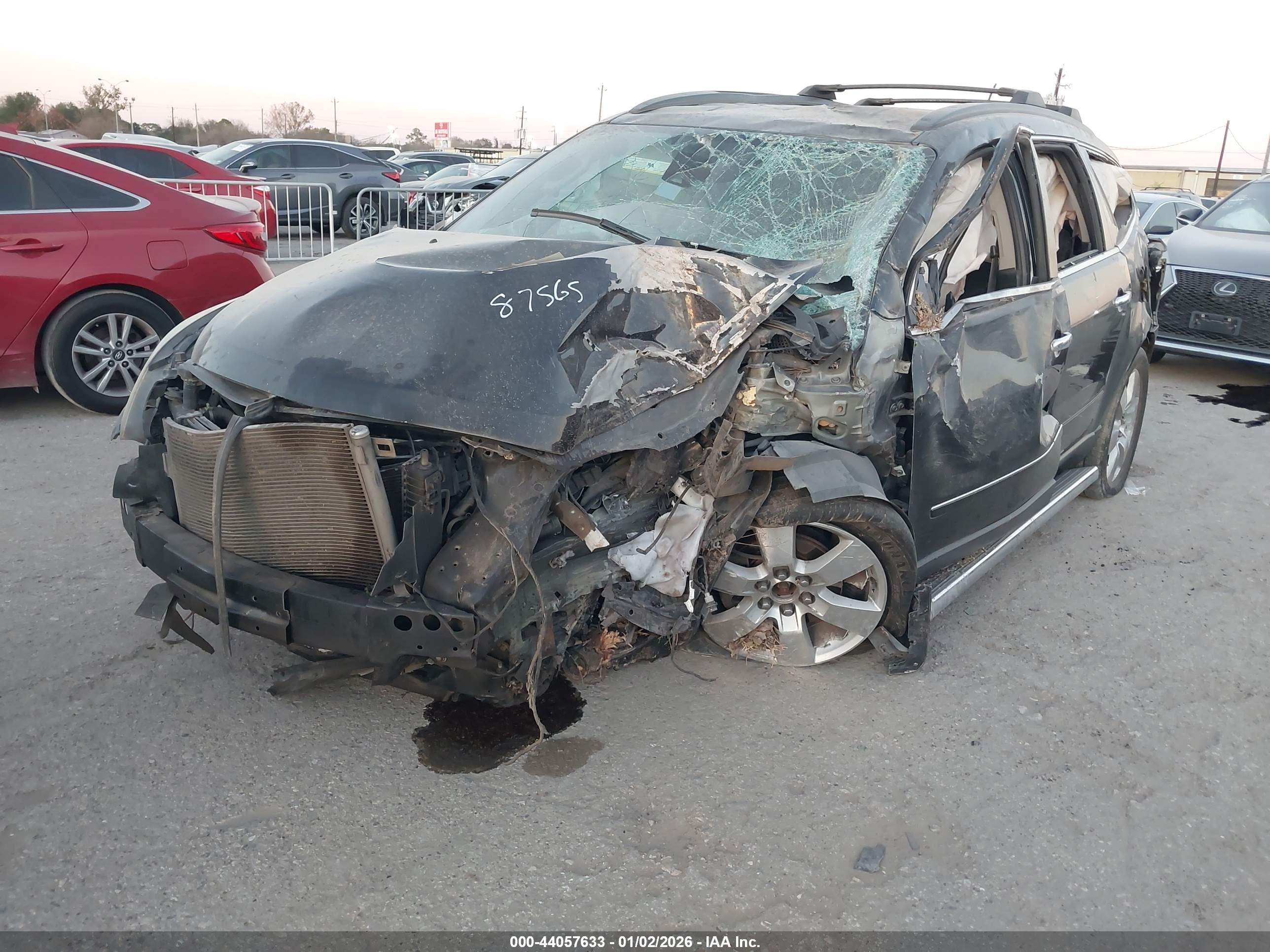 CHEVROLET TRAVERSE image 2