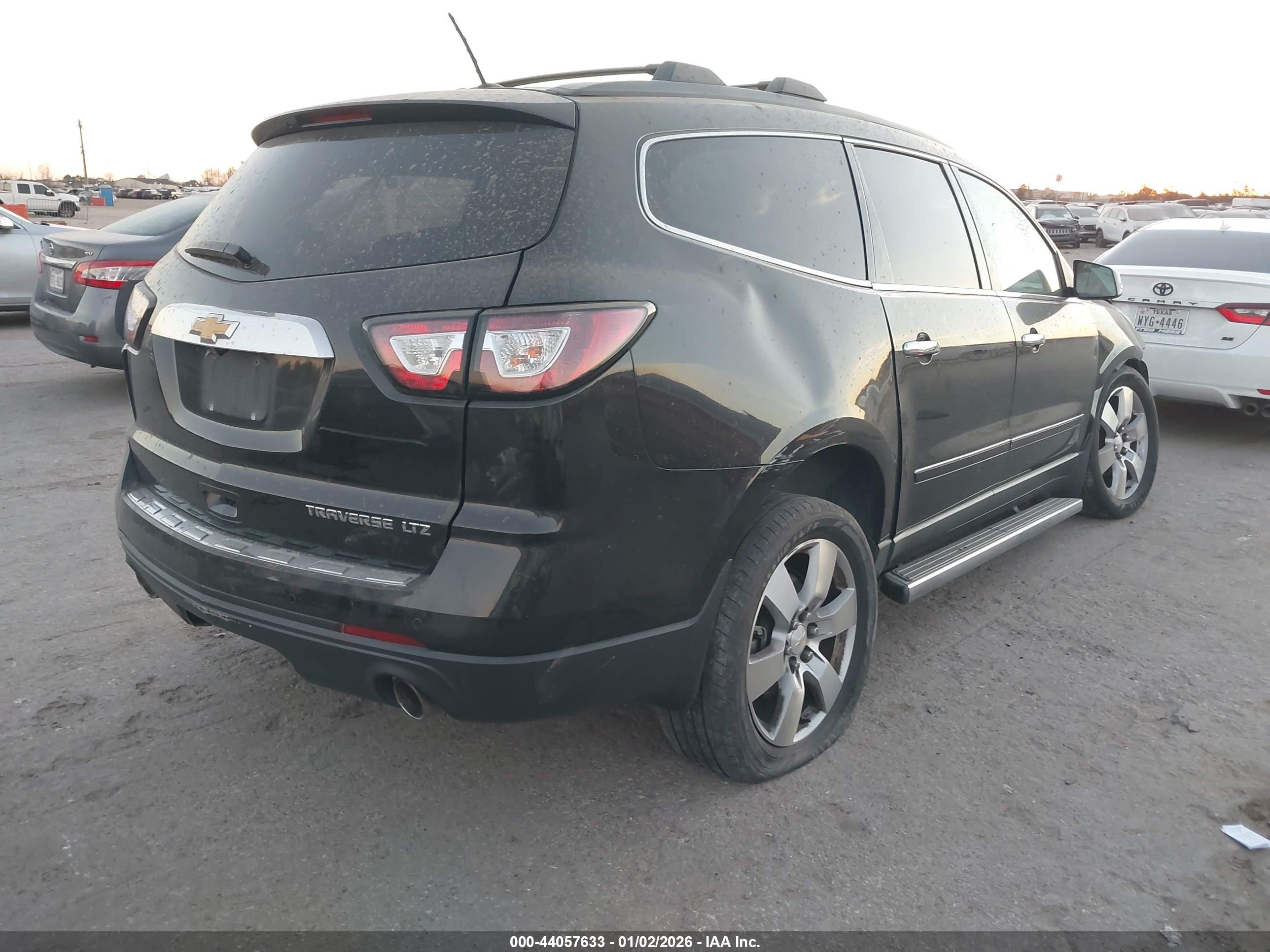 CHEVROLET TRAVERSE image 4