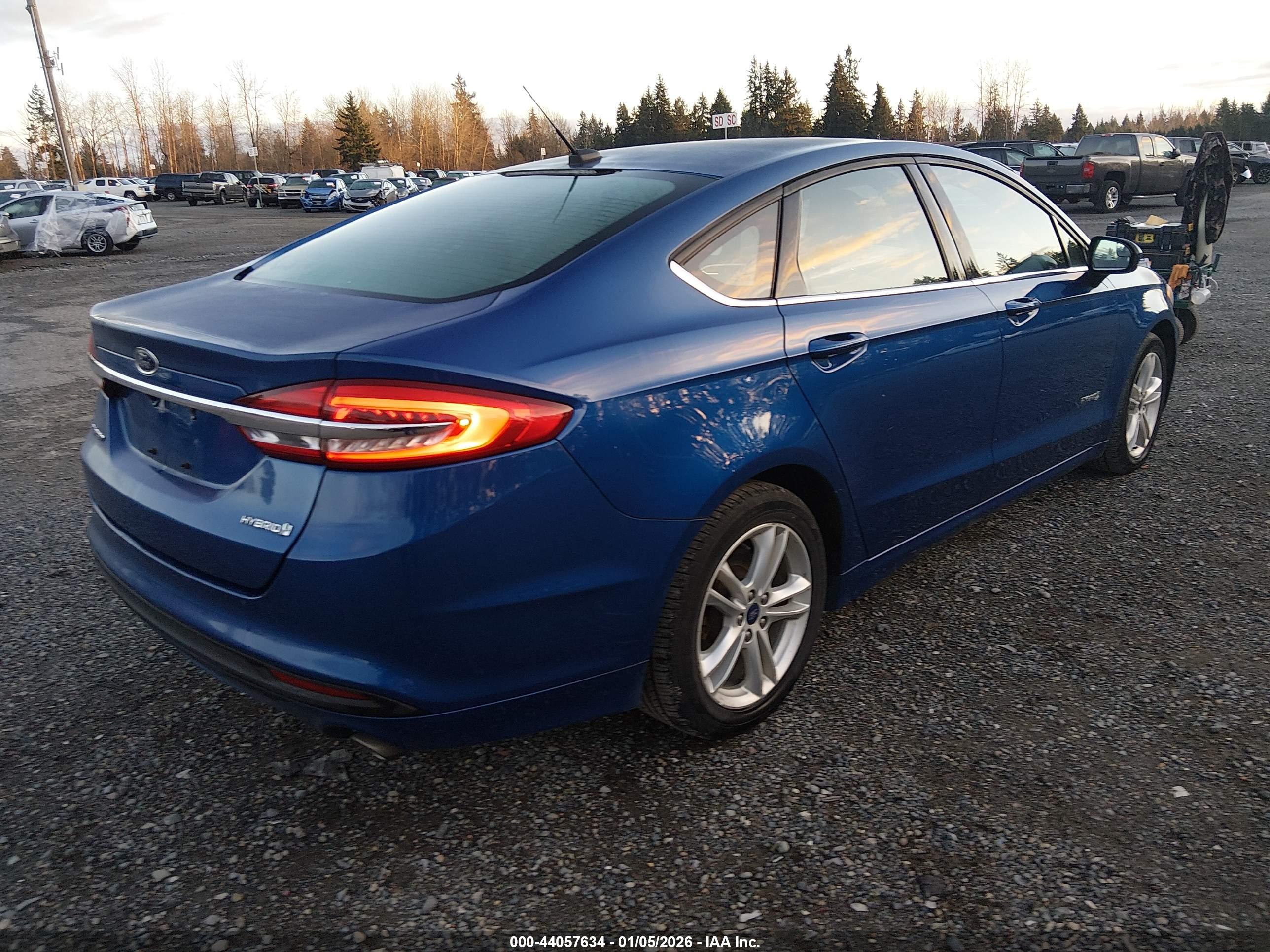 FORD FUSION image 4