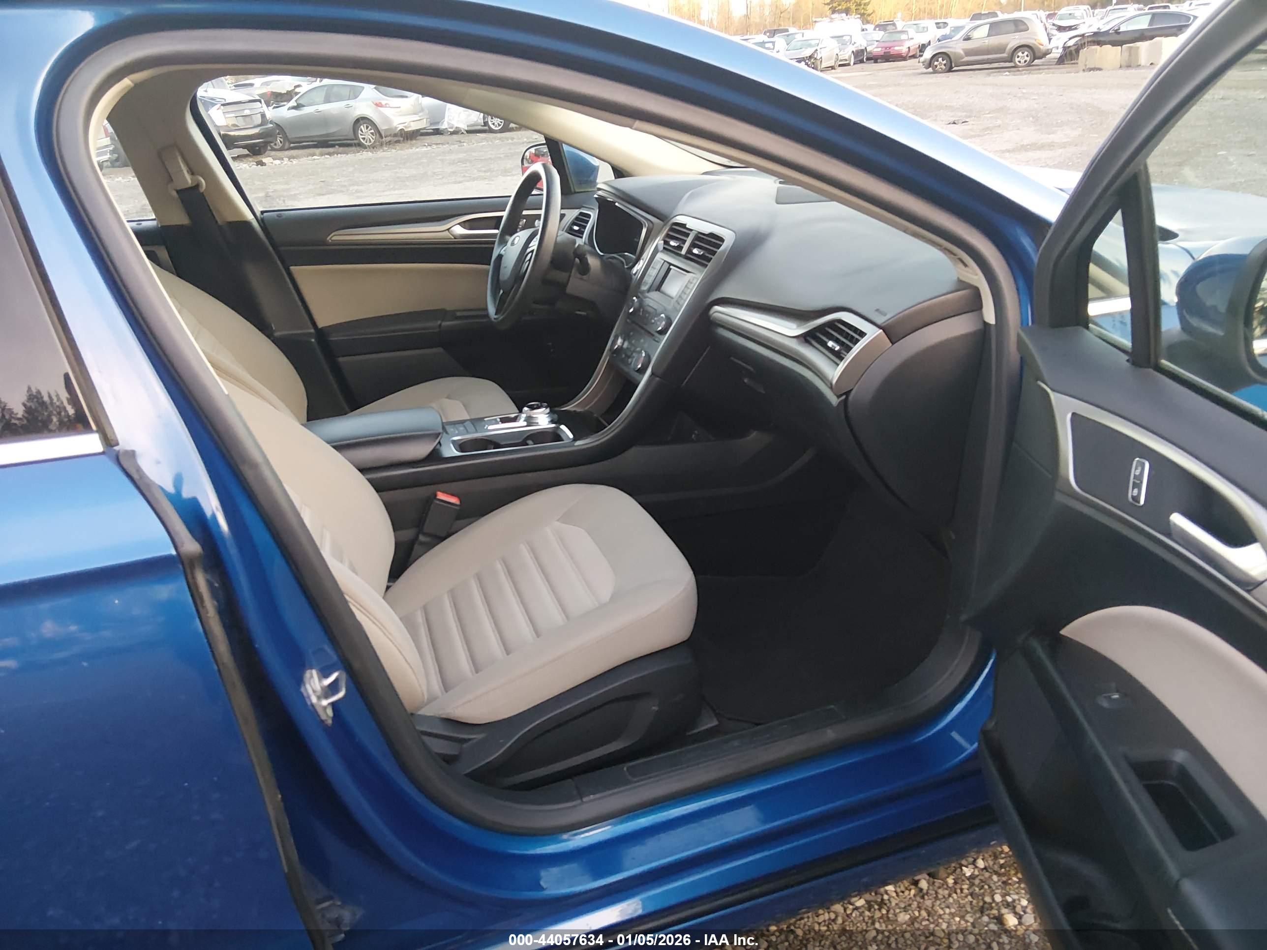 FORD FUSION image 5