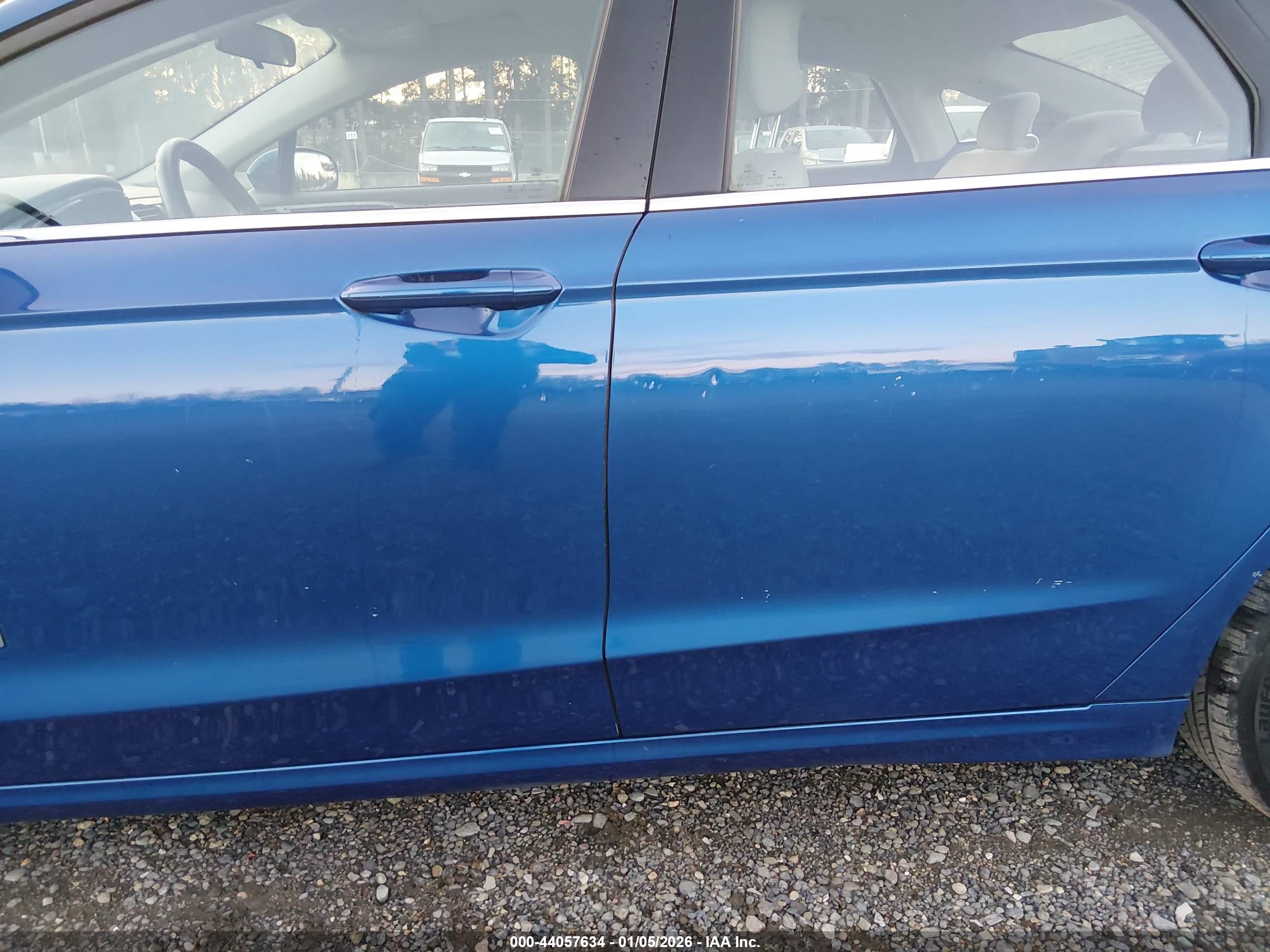 FORD FUSION image 6