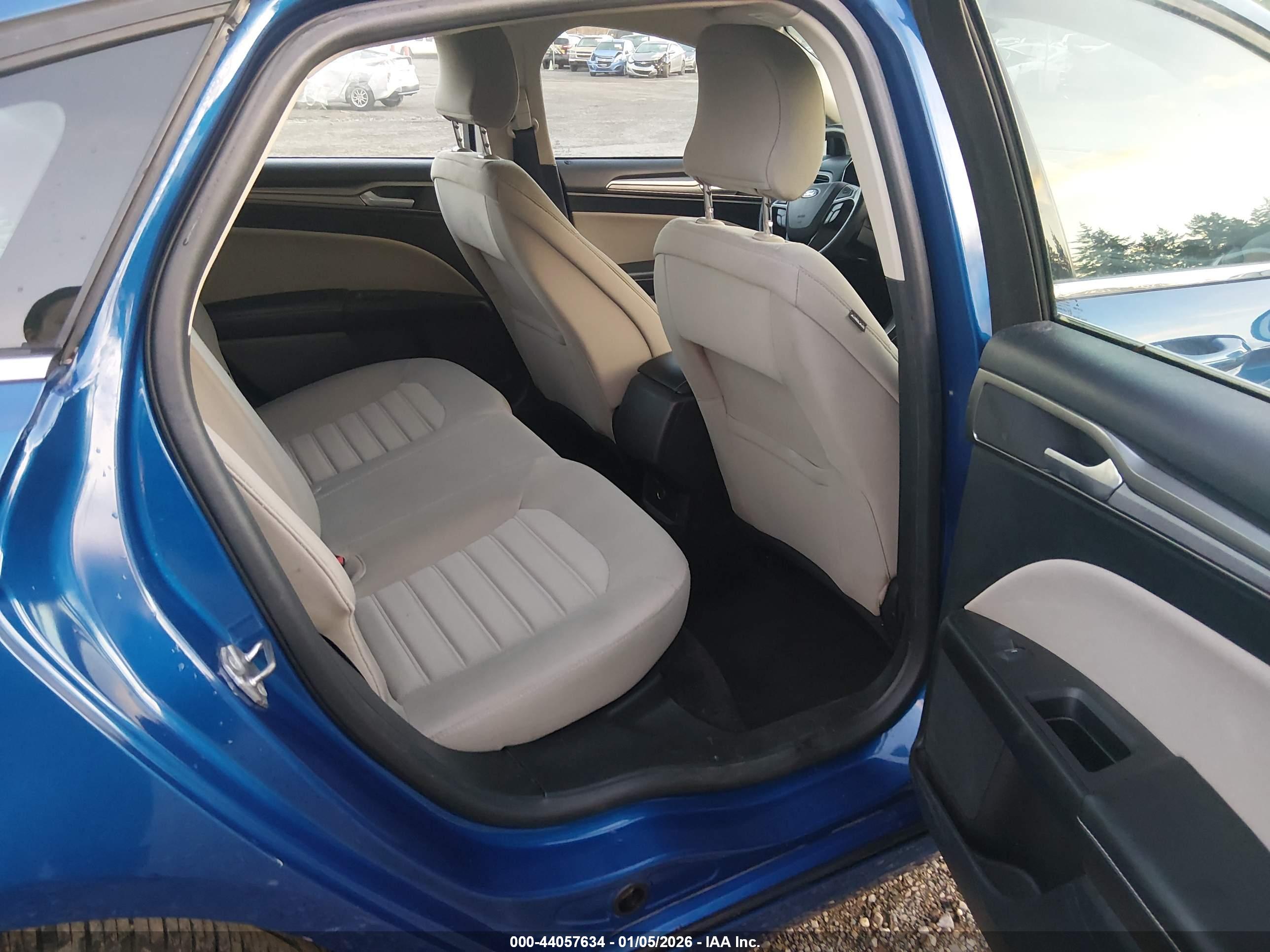 FORD FUSION image 8