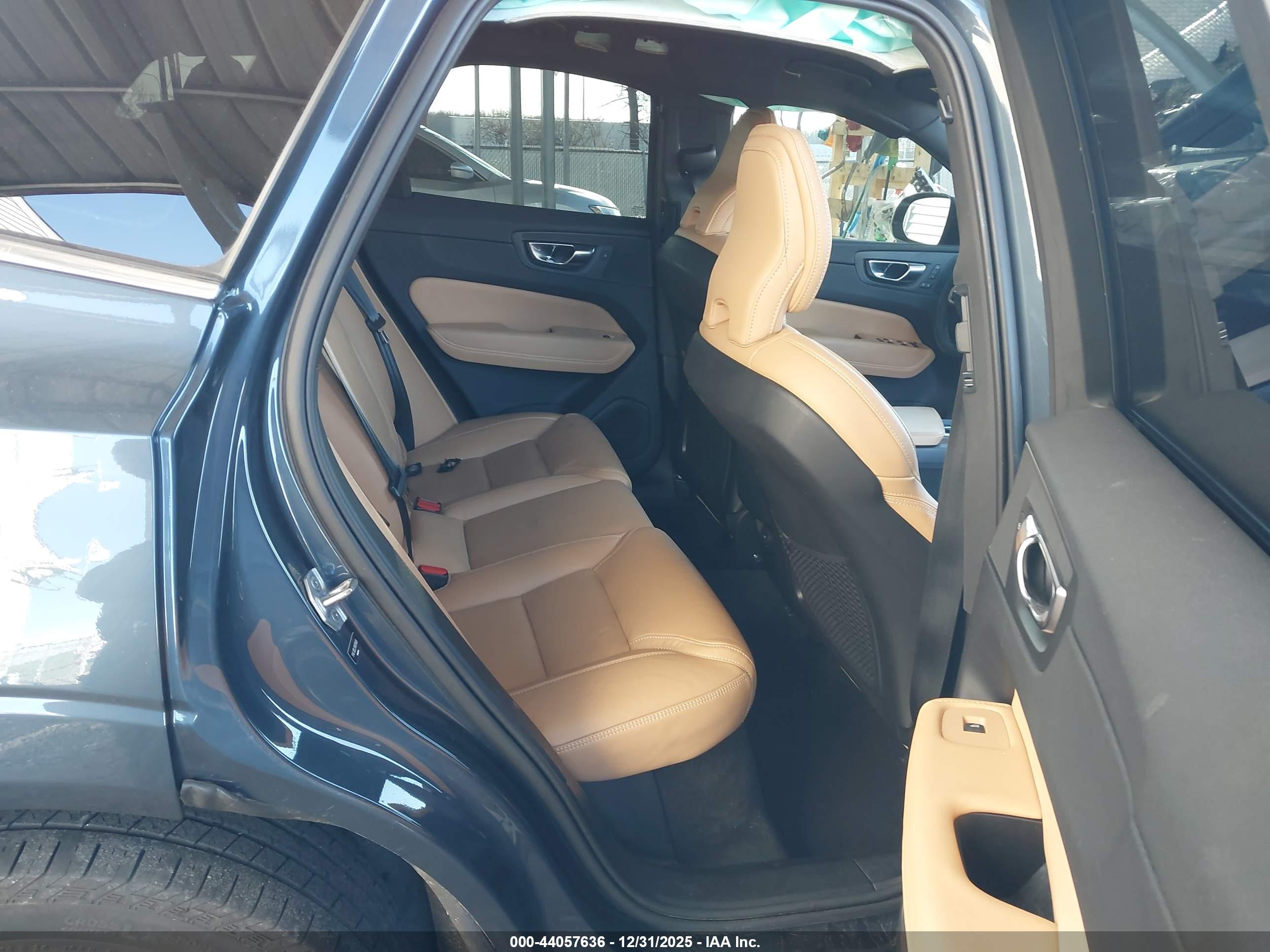 VOLVO XC60 image 8