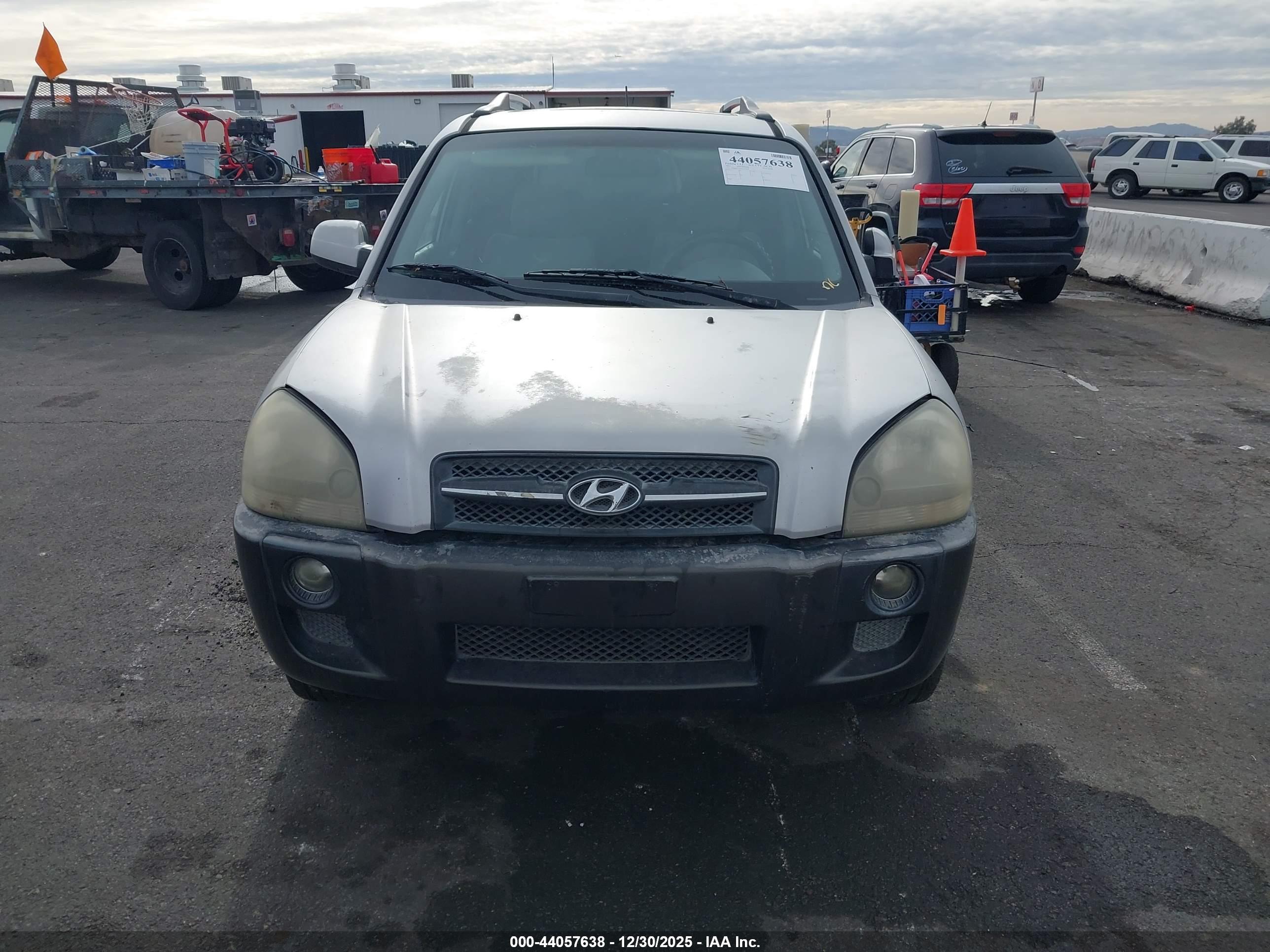 HYUNDAI TUCSON image 6