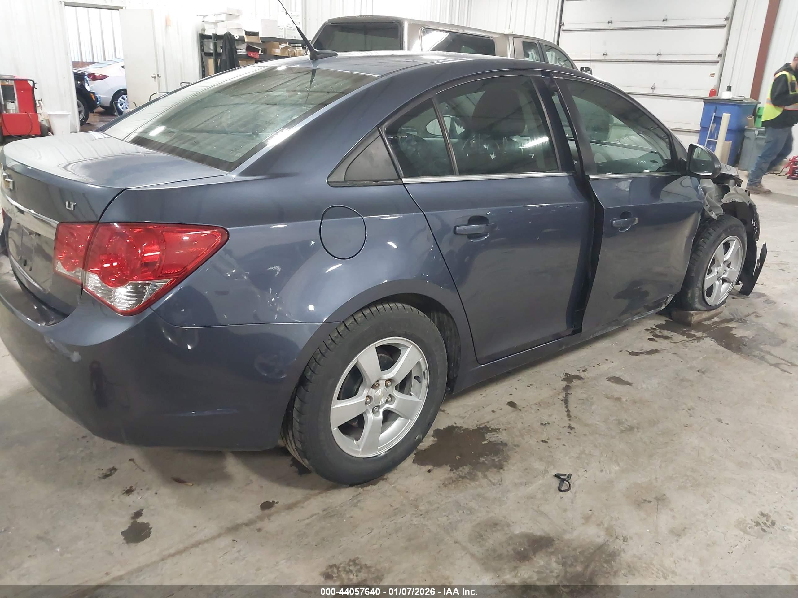 CHEVROLET CRUZE image 4