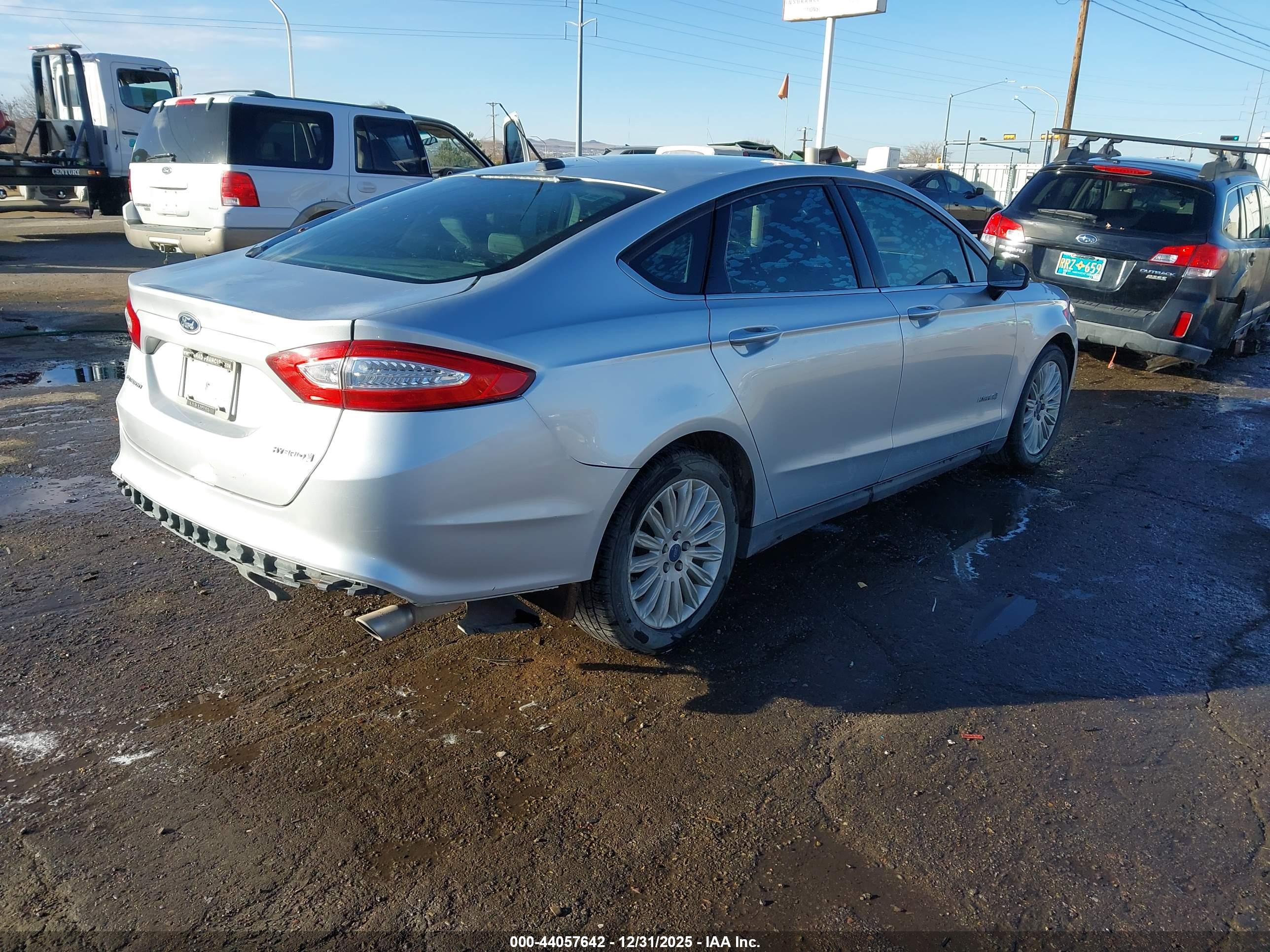 FORD FUSION image 4