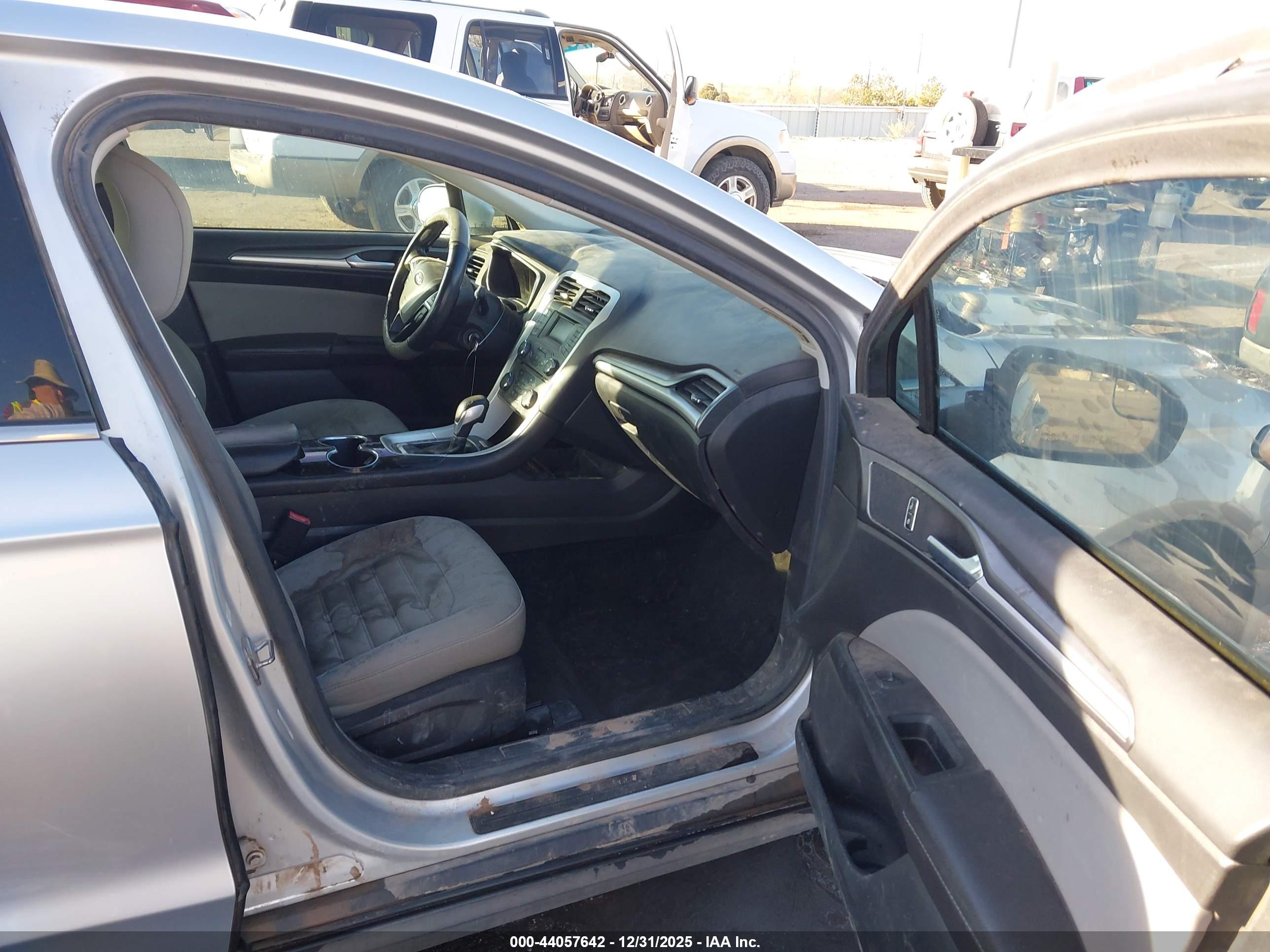 FORD FUSION image 5