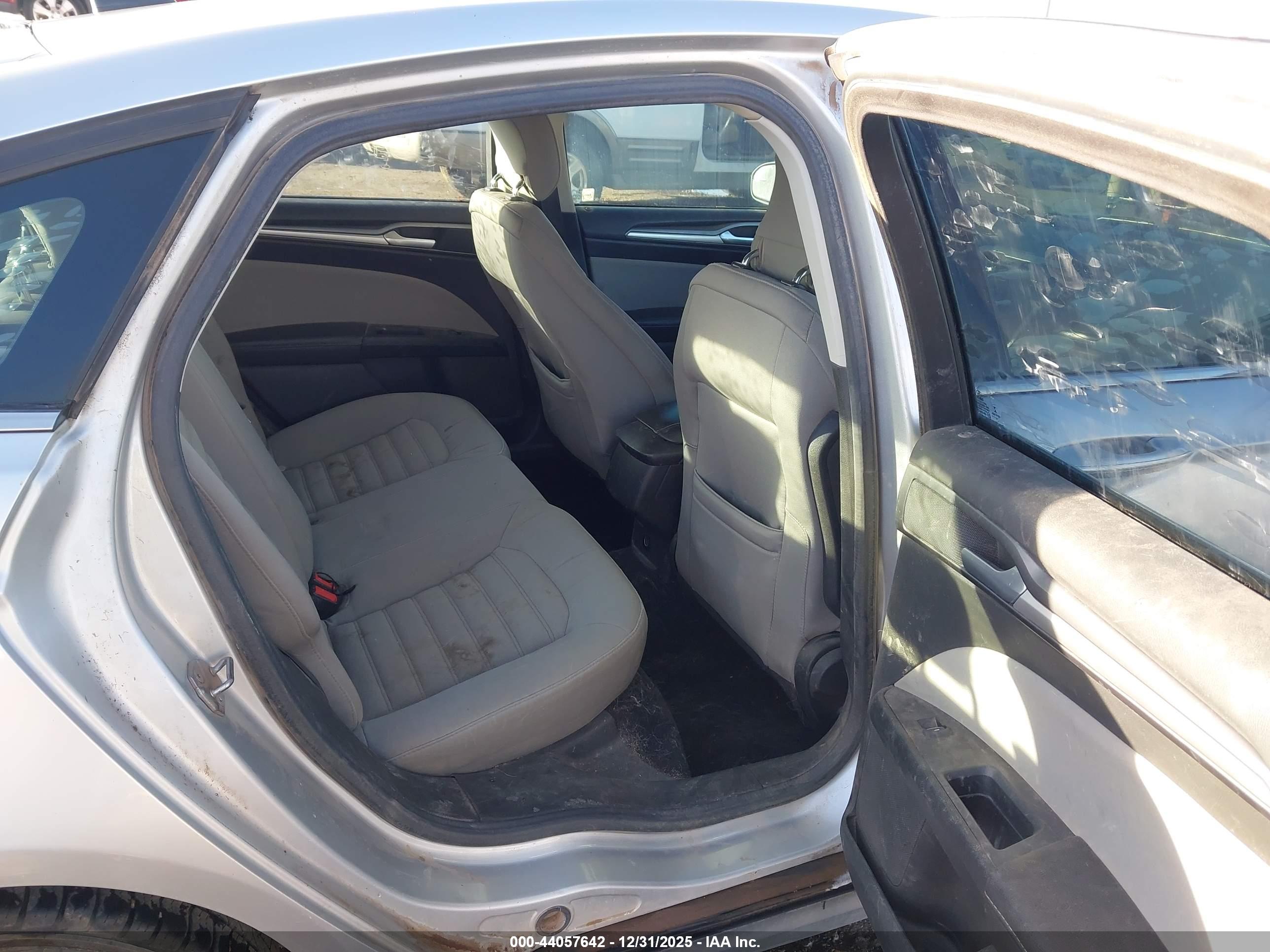FORD FUSION image 8