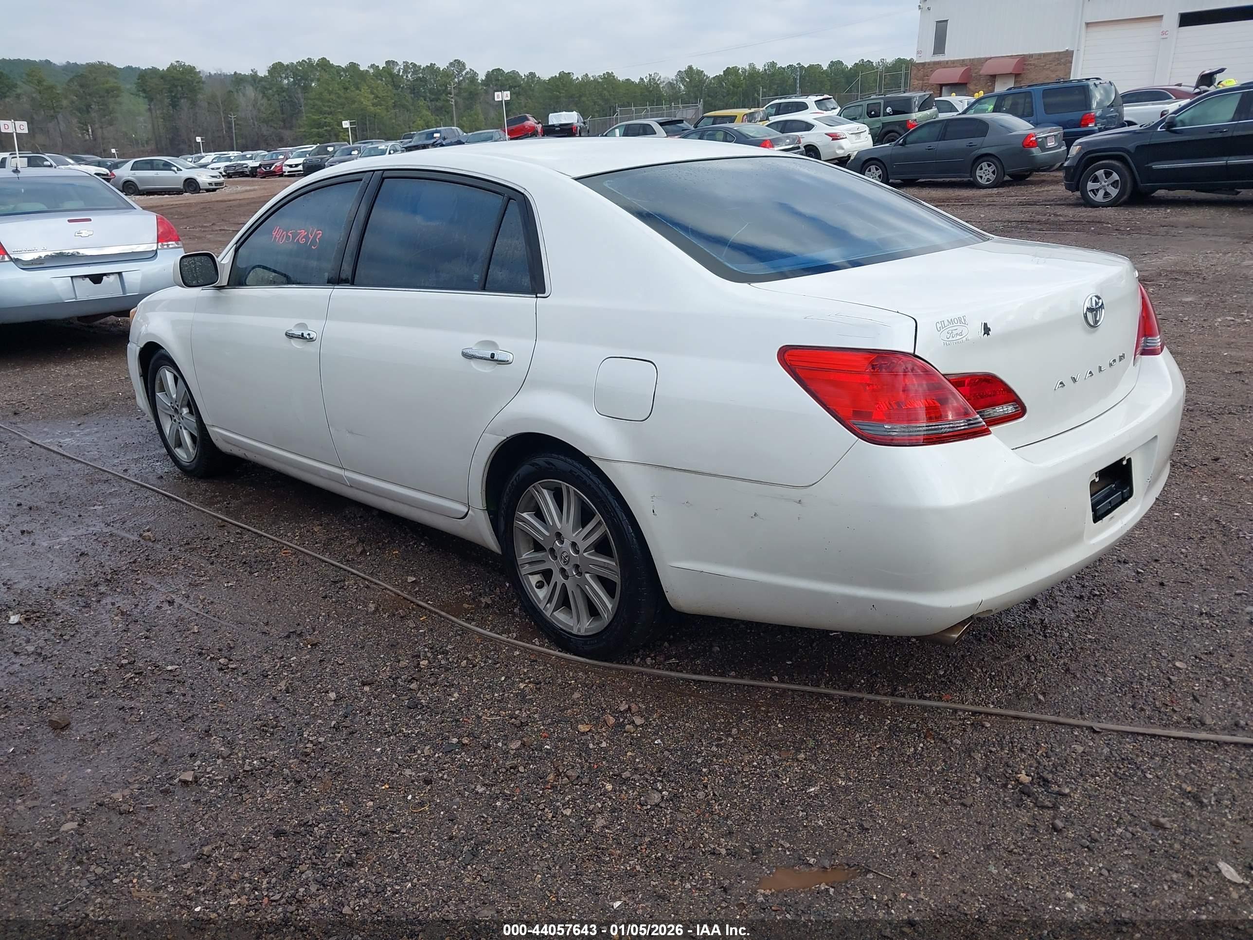 TOYOTA AVALON image 3