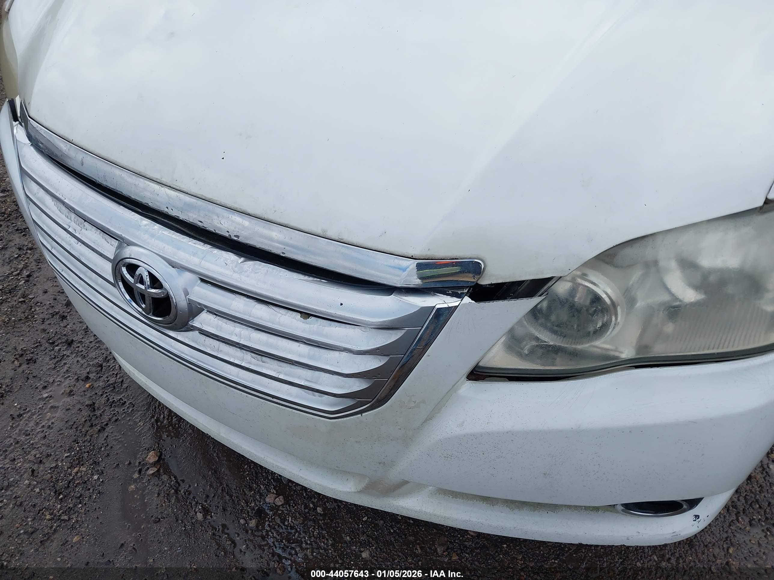 TOYOTA AVALON image 6