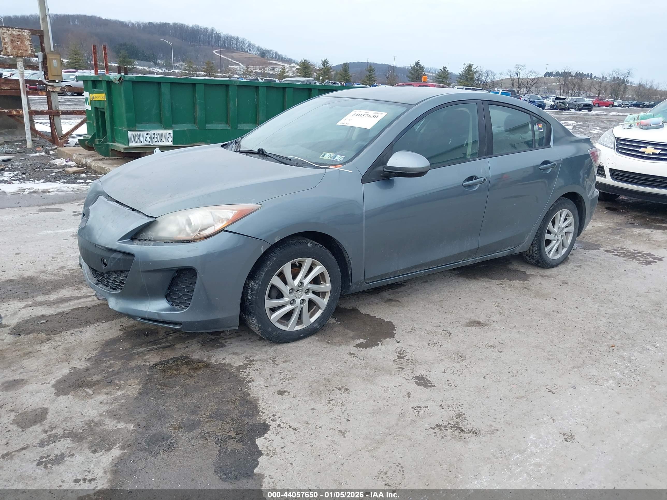 MAZDA MAZDA3 image 2