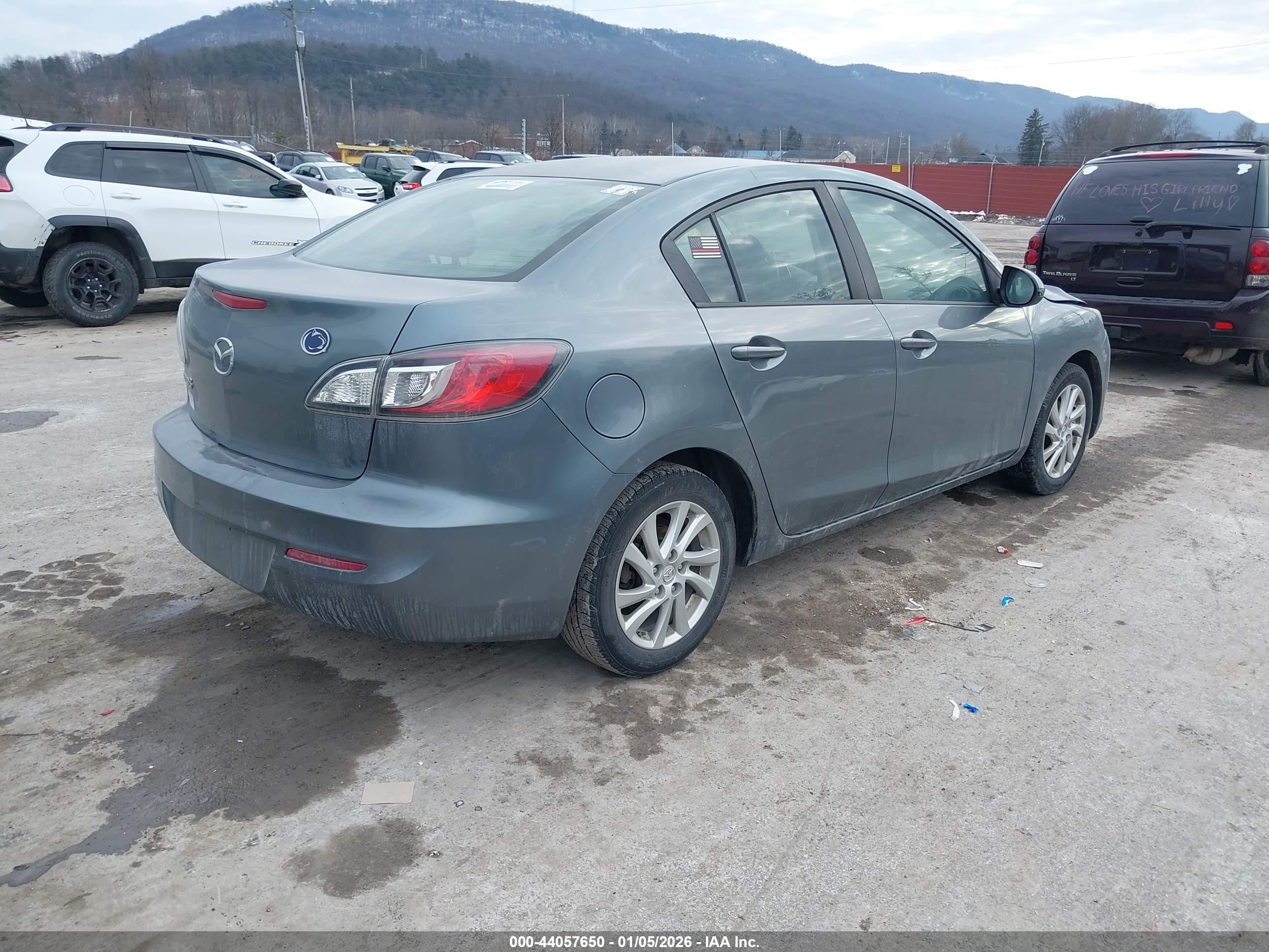 MAZDA MAZDA3 image 4