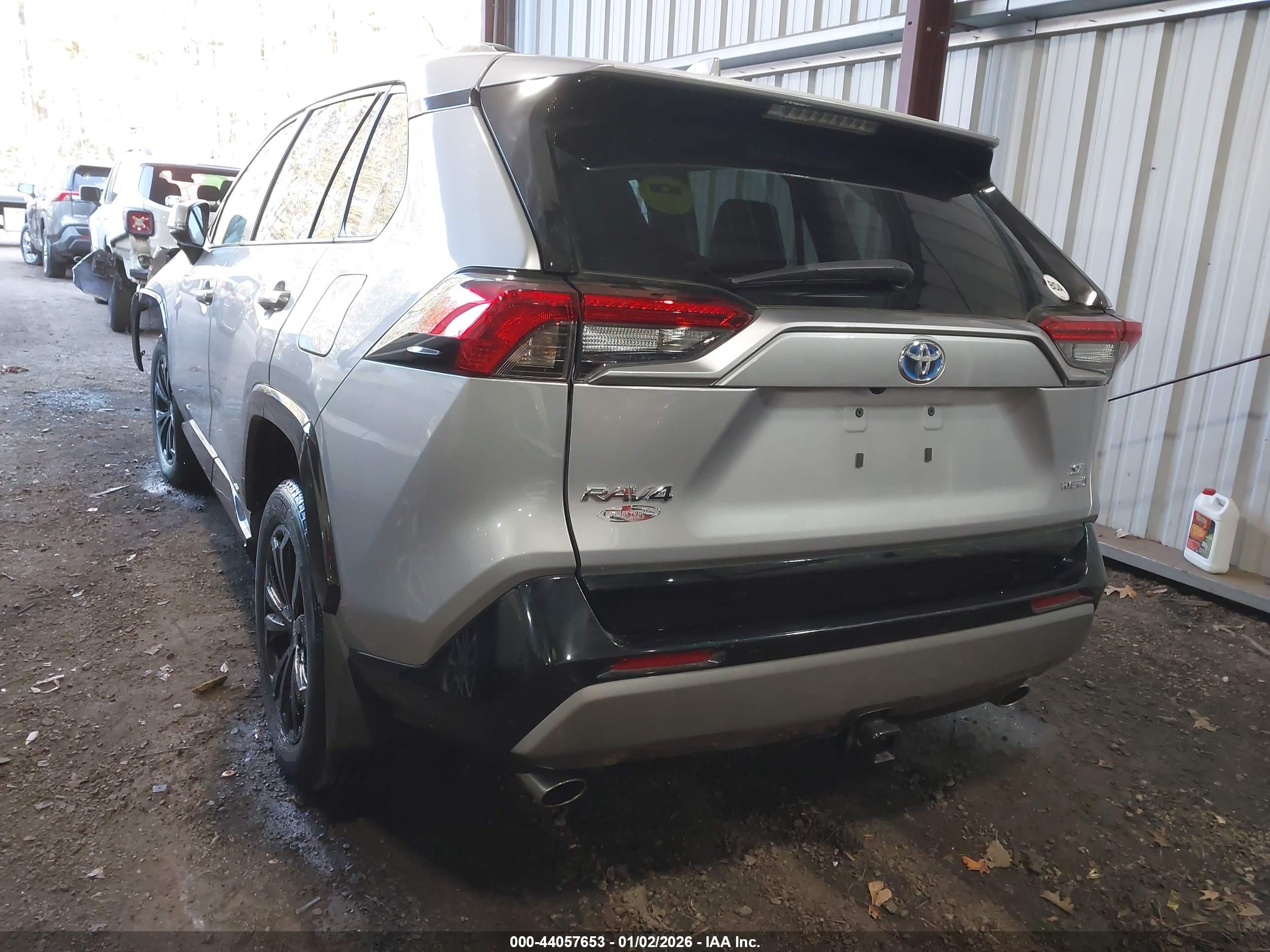 TOYOTA RAV4 image 3