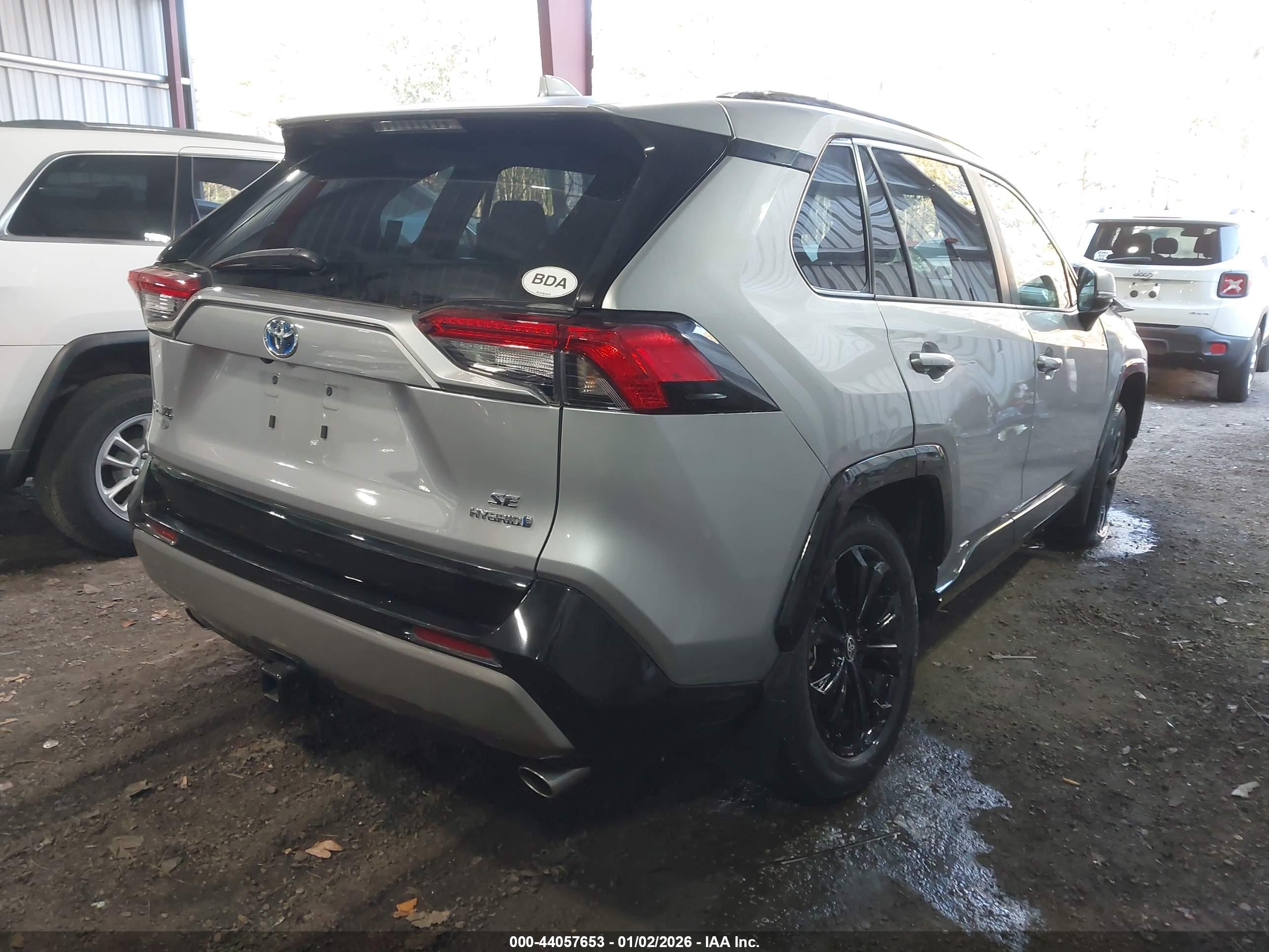 TOYOTA RAV4 image 4