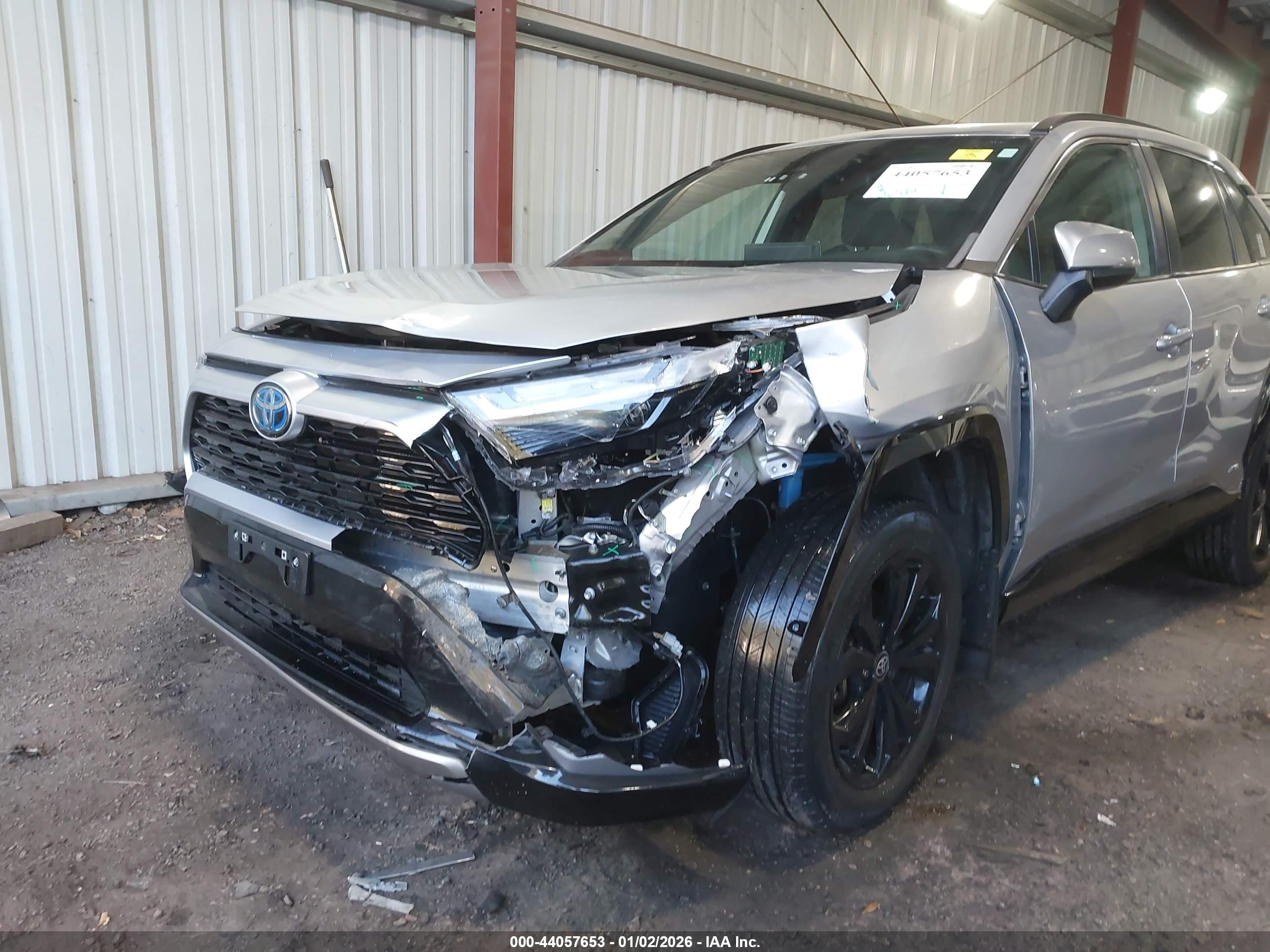 TOYOTA RAV4 image 6