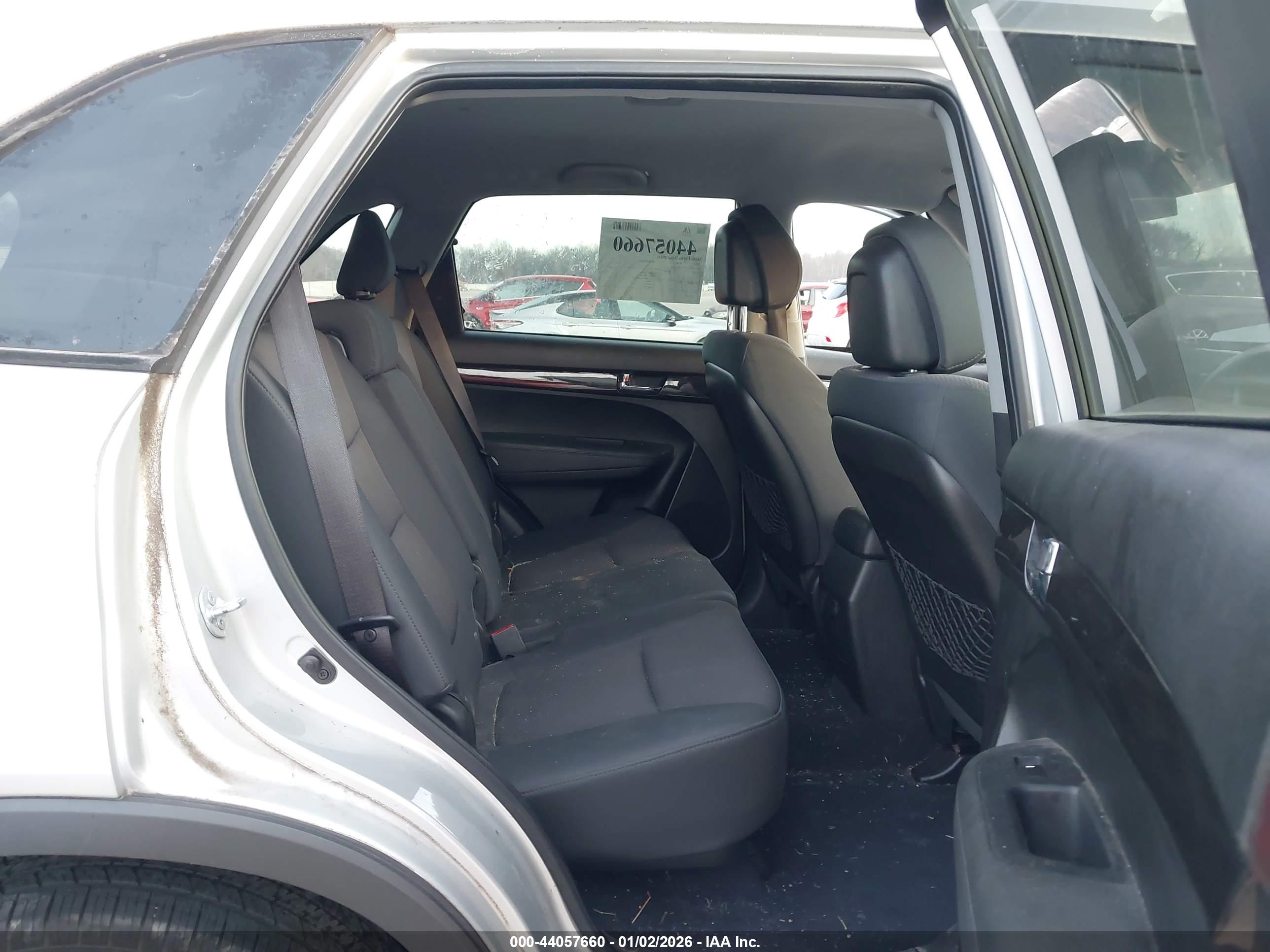 KIA SORENTO image 8
