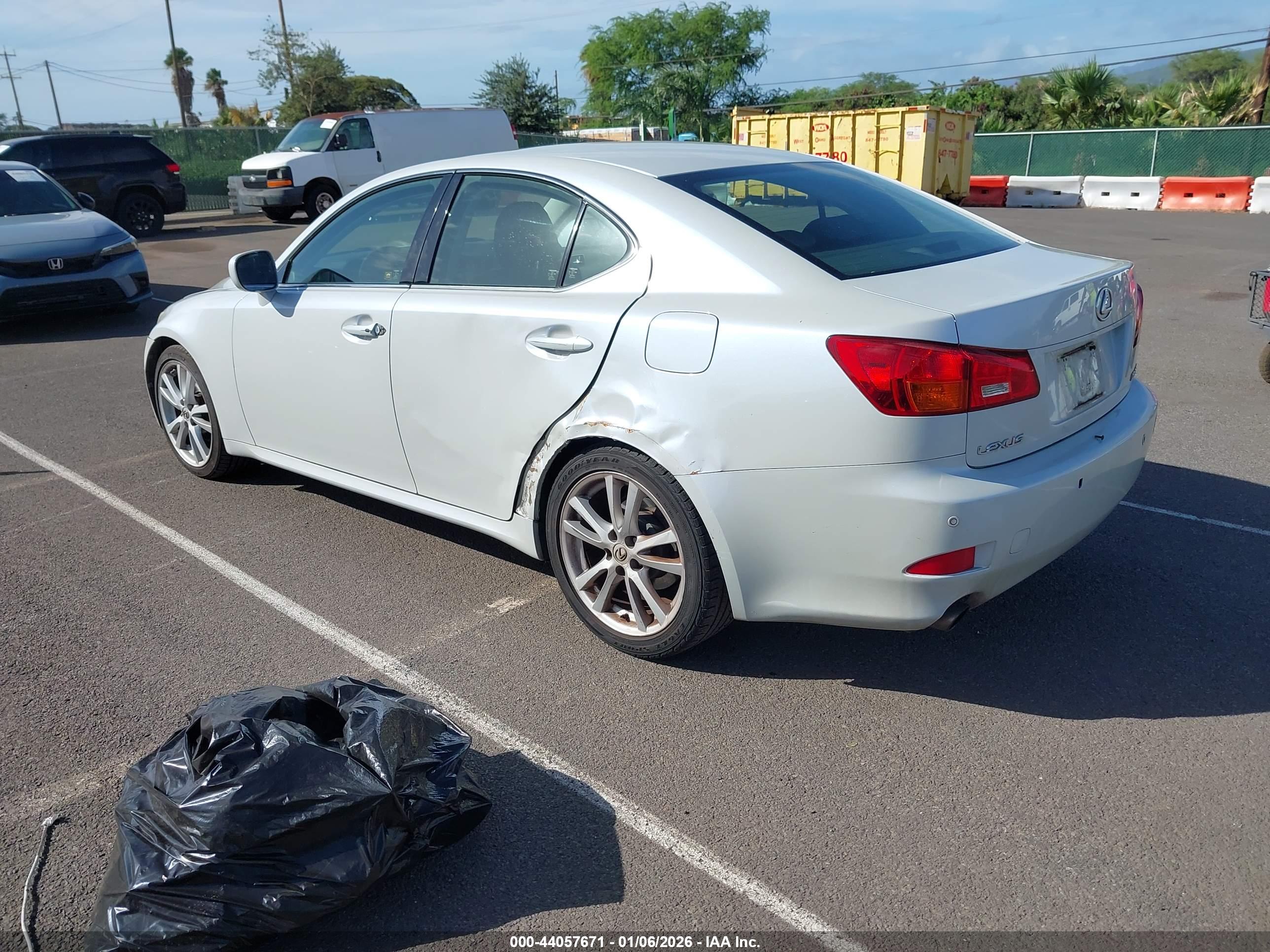 LEXUS IS image 3