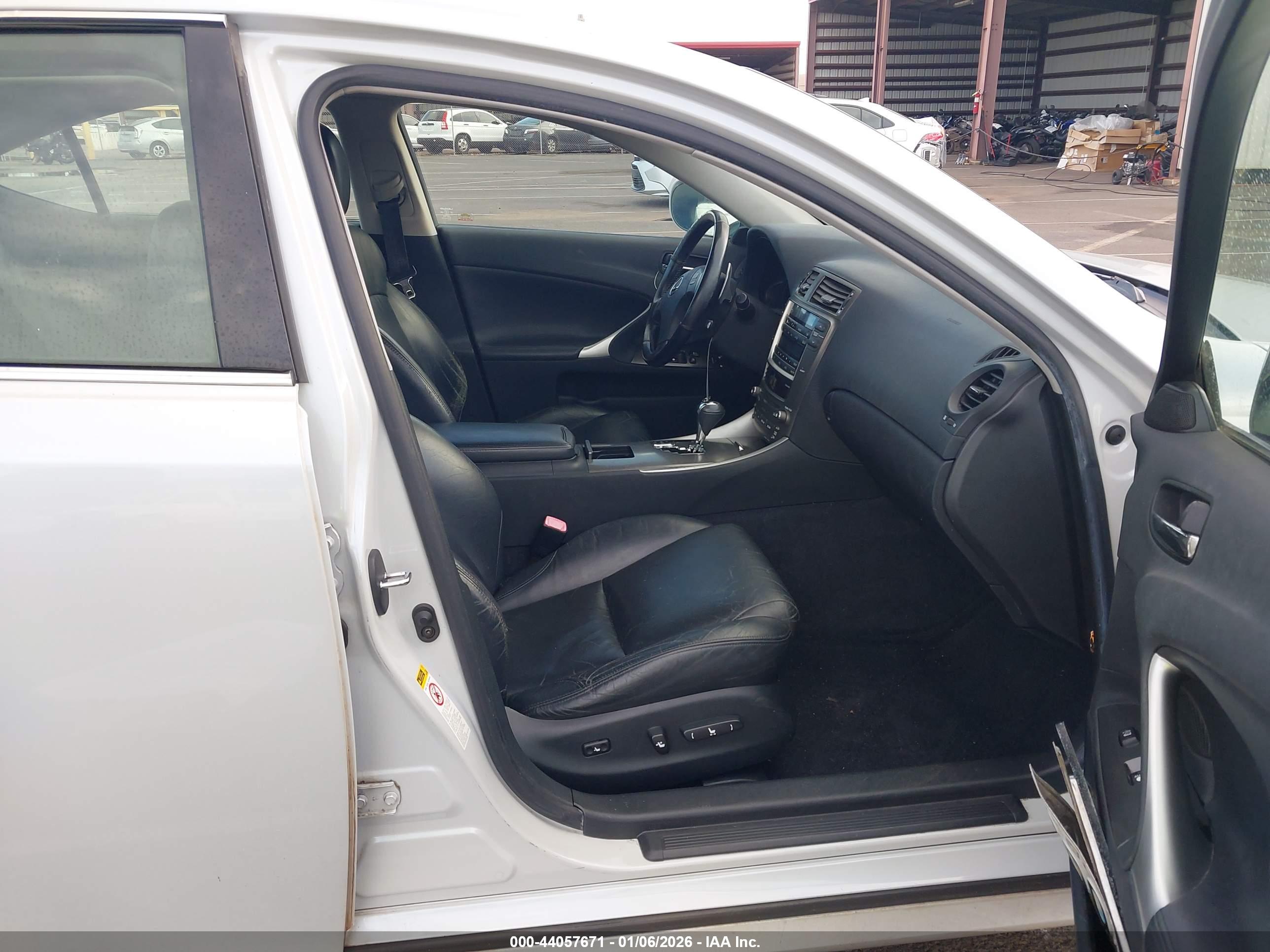 LEXUS IS image 5