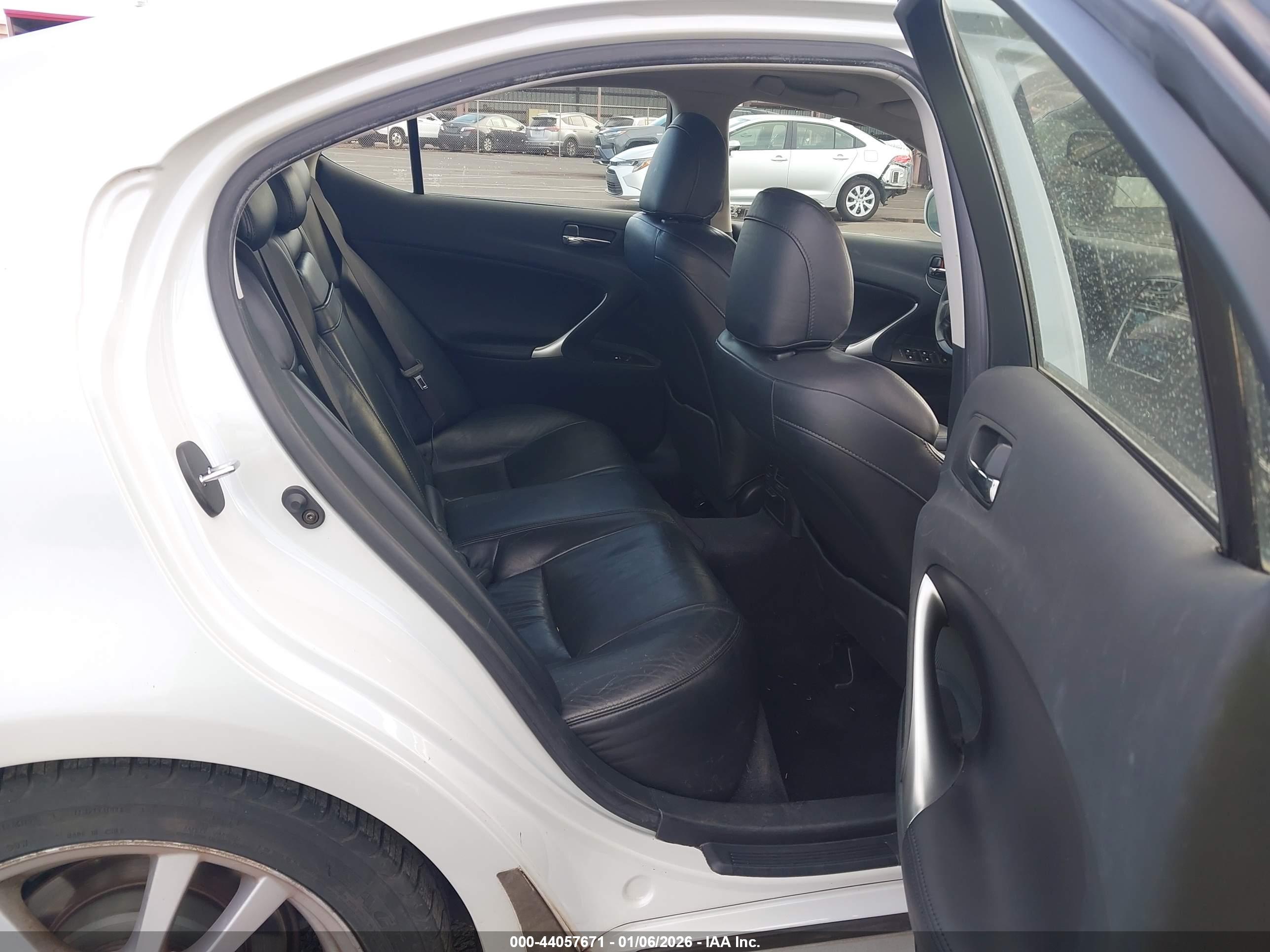 LEXUS IS image 8