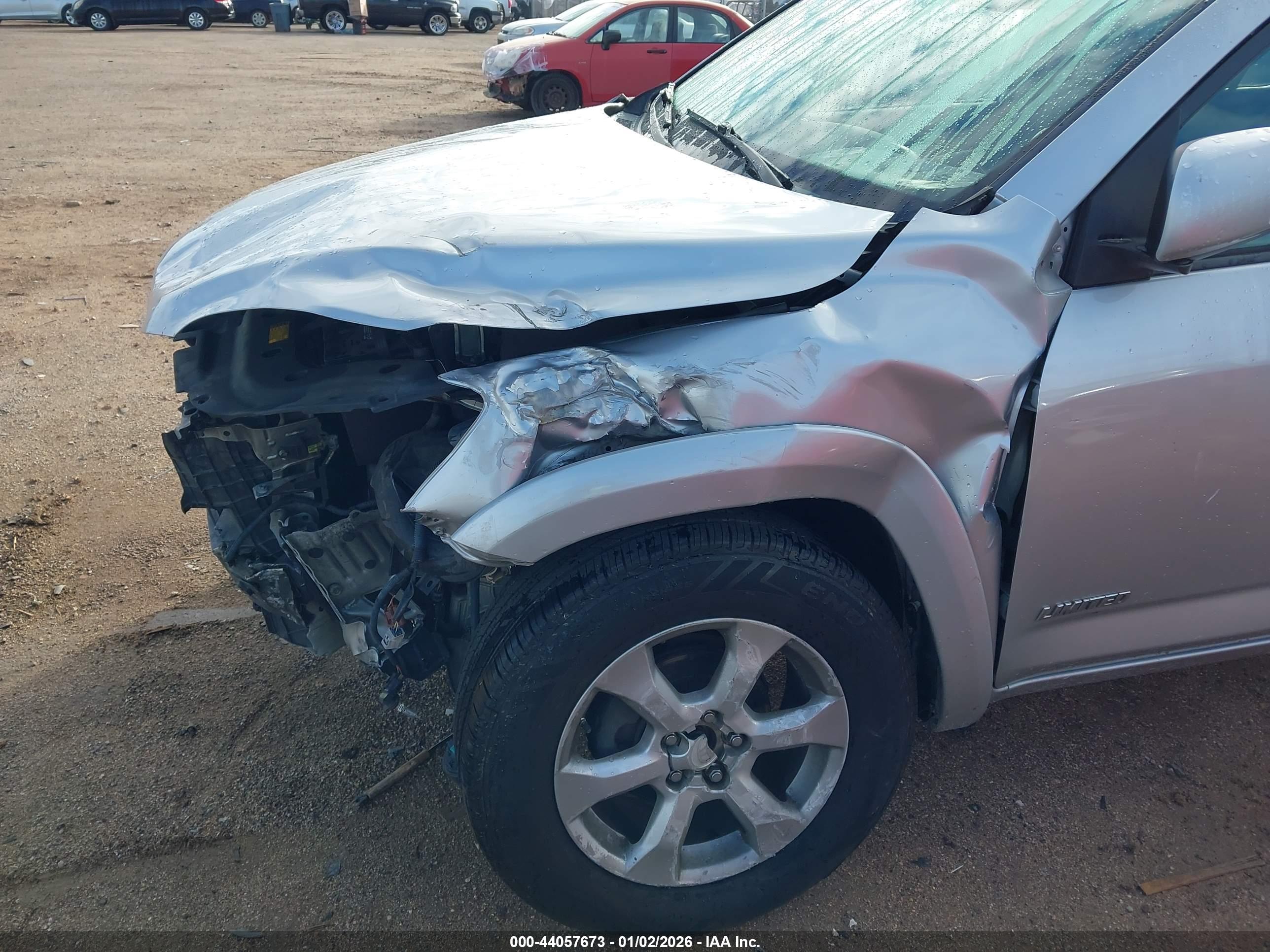 TOYOTA RAV4 image 6