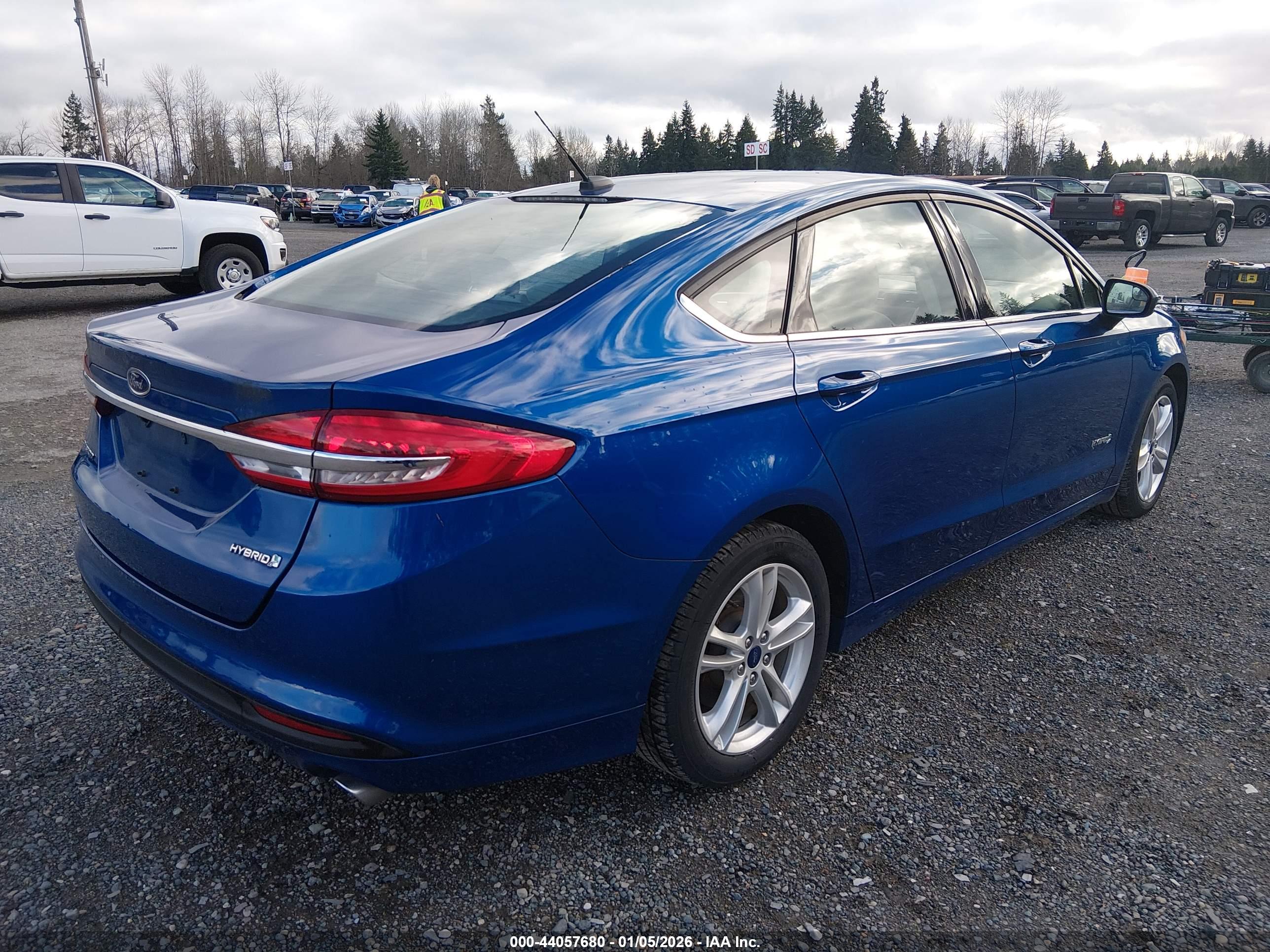 FORD FUSION image 4