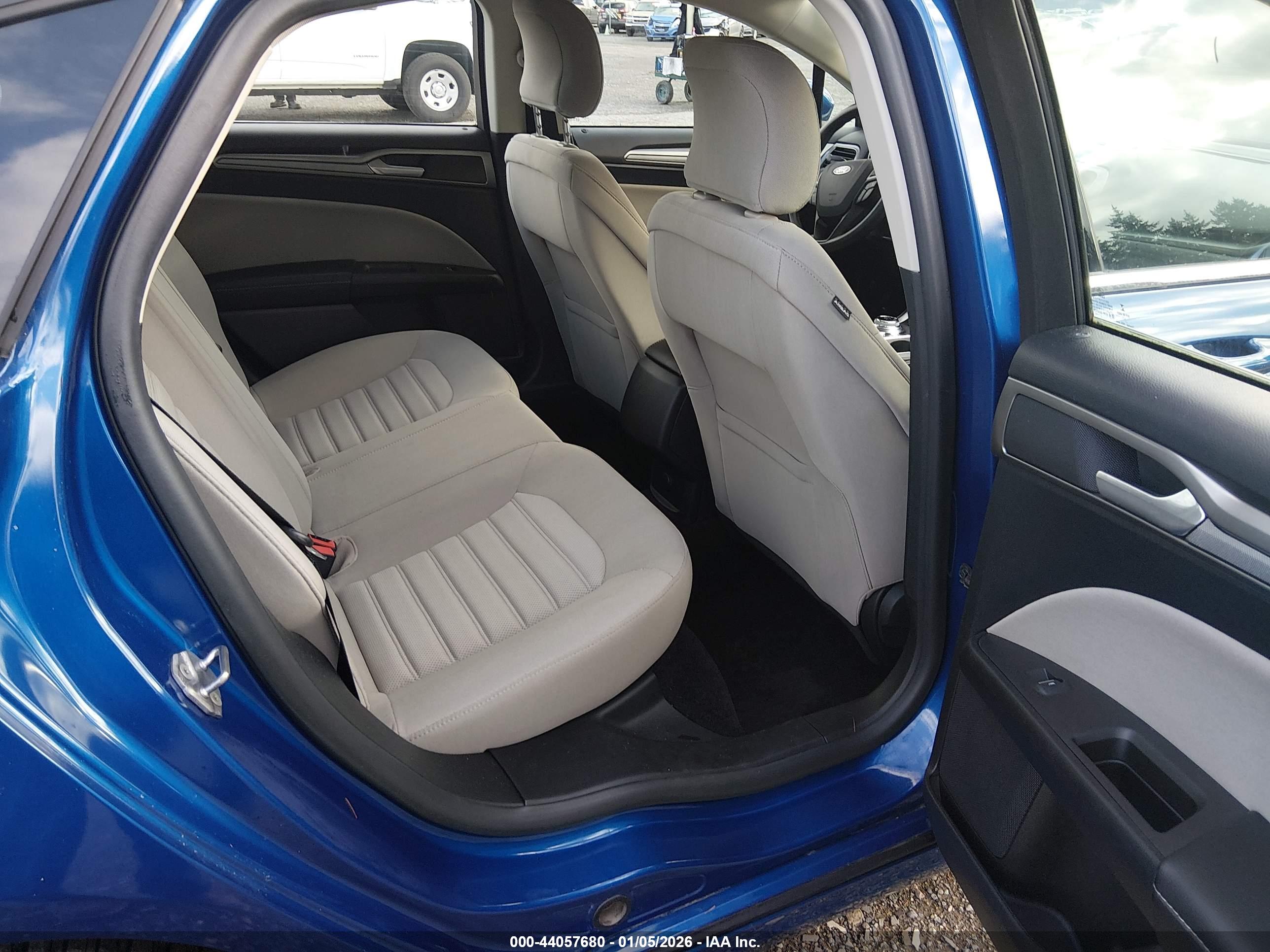 FORD FUSION image 8