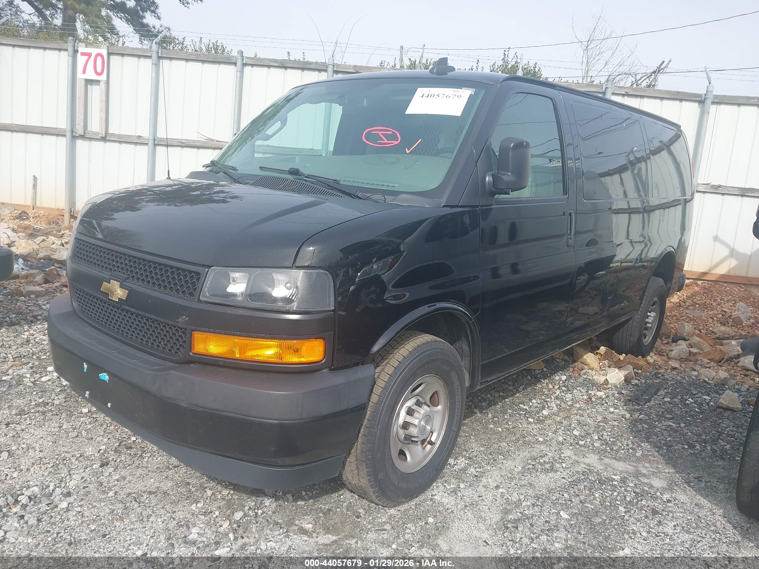 CHEVROLET EXPRESS image 2