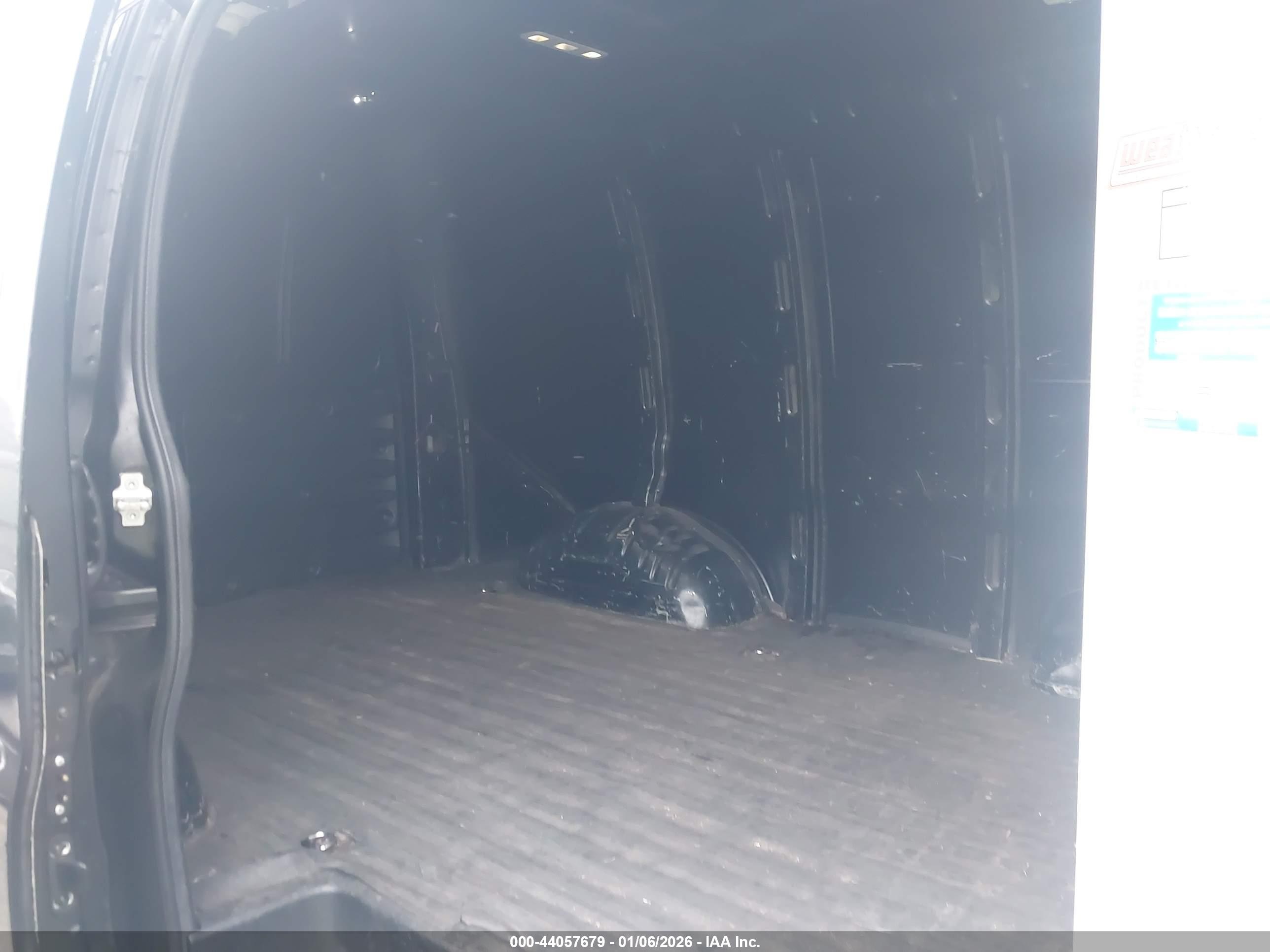 CHEVROLET EXPRESS image 8
