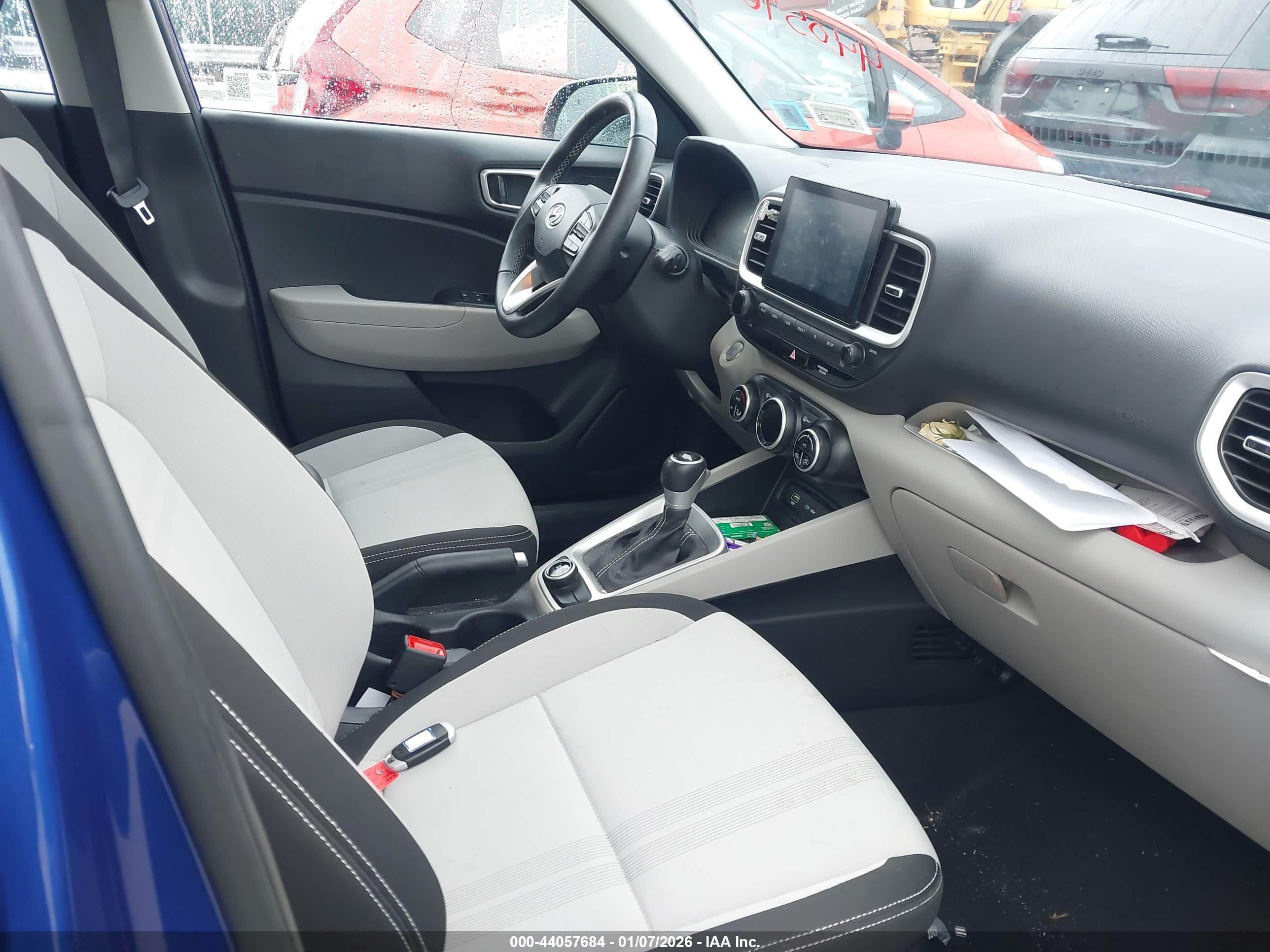 HYUNDAI VENUE image 5