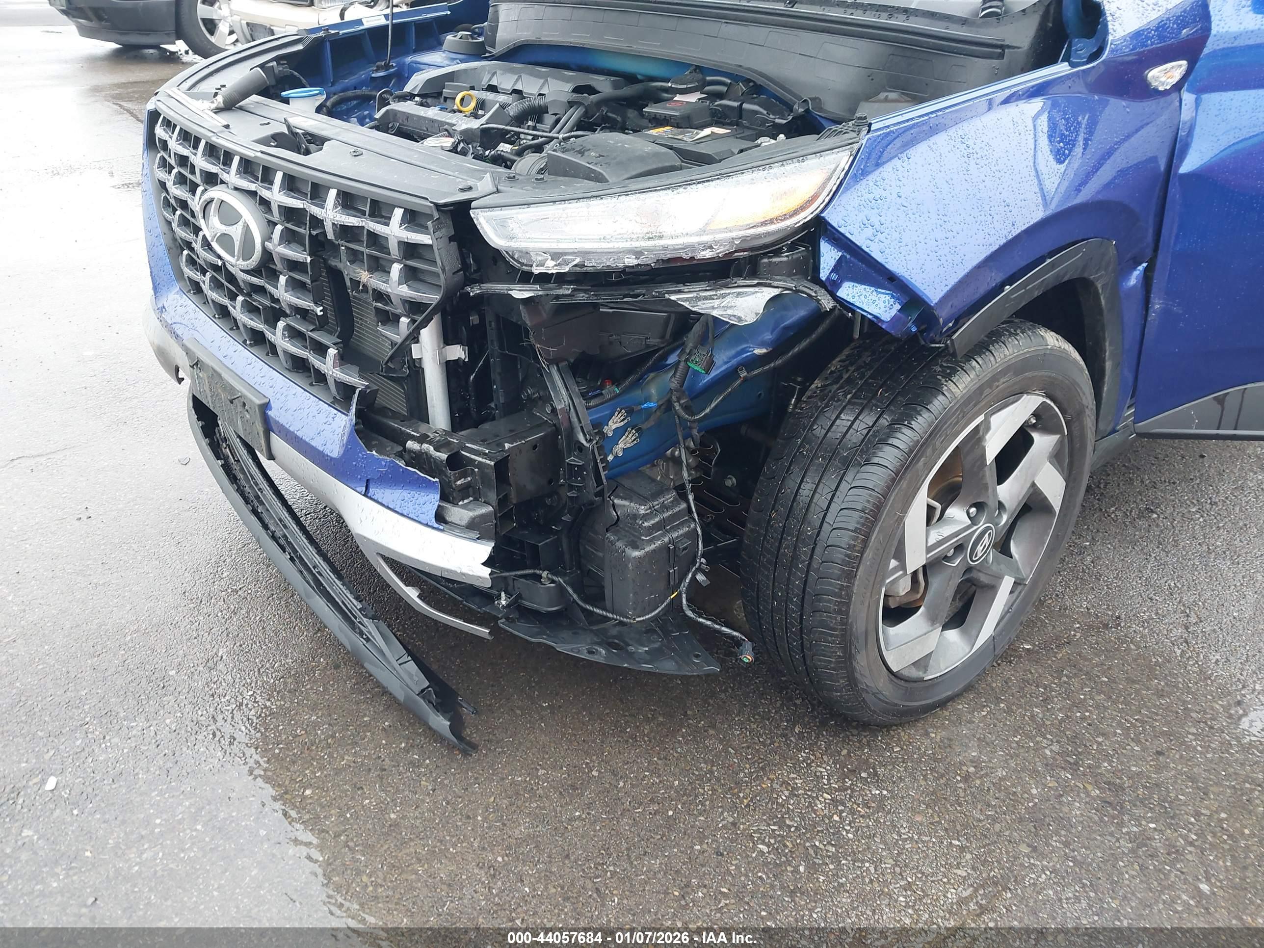 HYUNDAI VENUE image 6