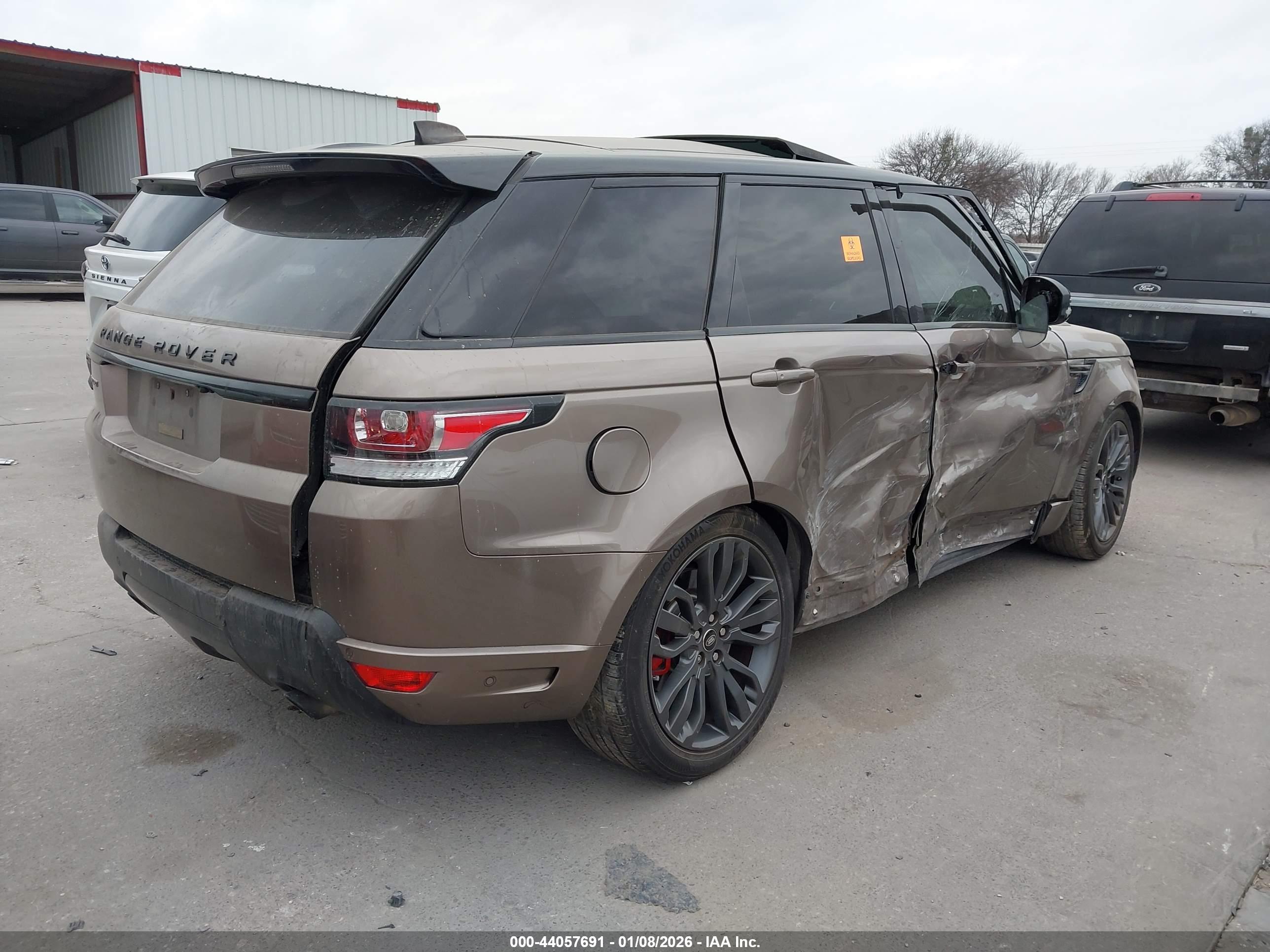 LAND ROVER image 4