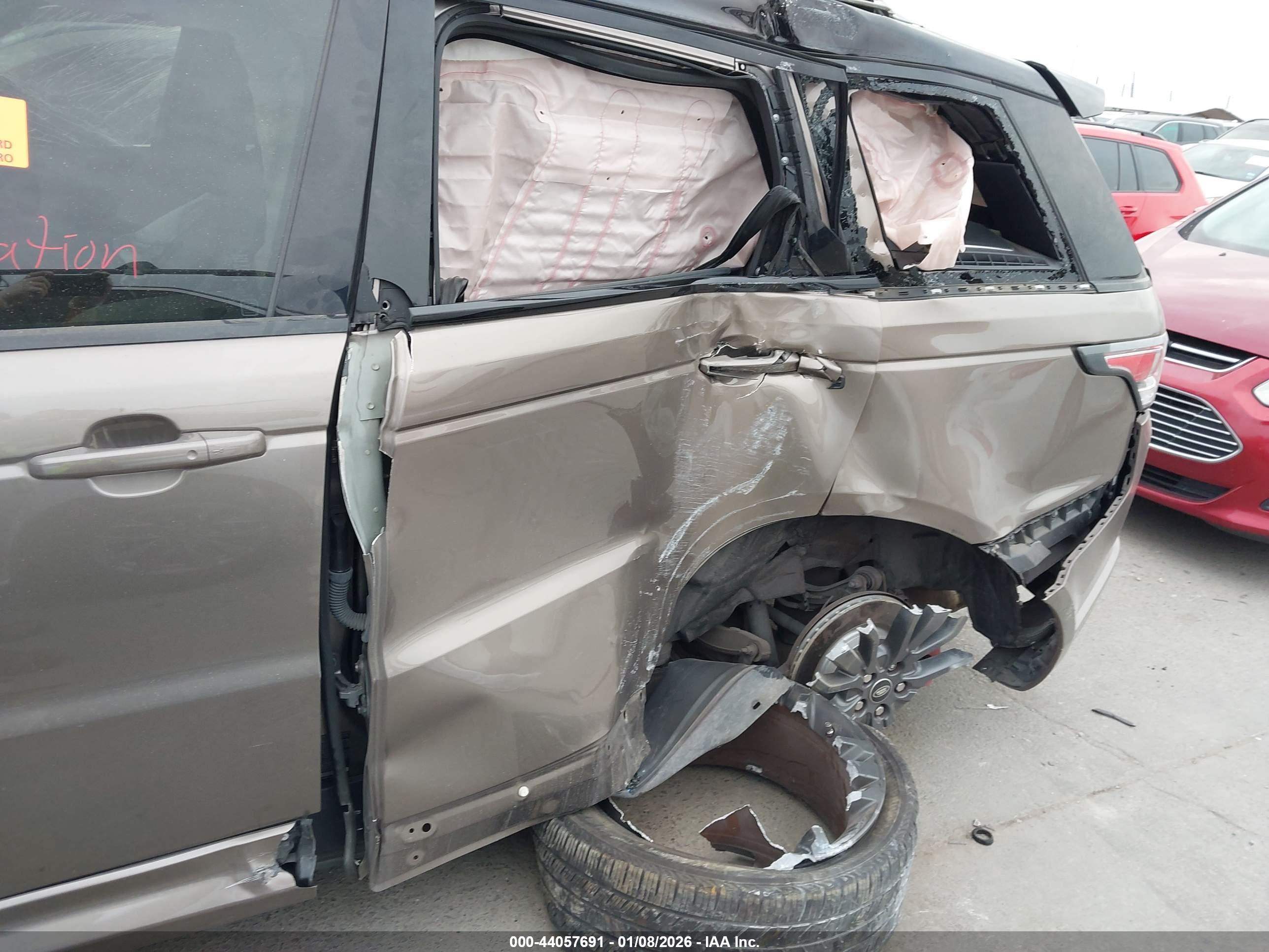 LAND ROVER image 6
