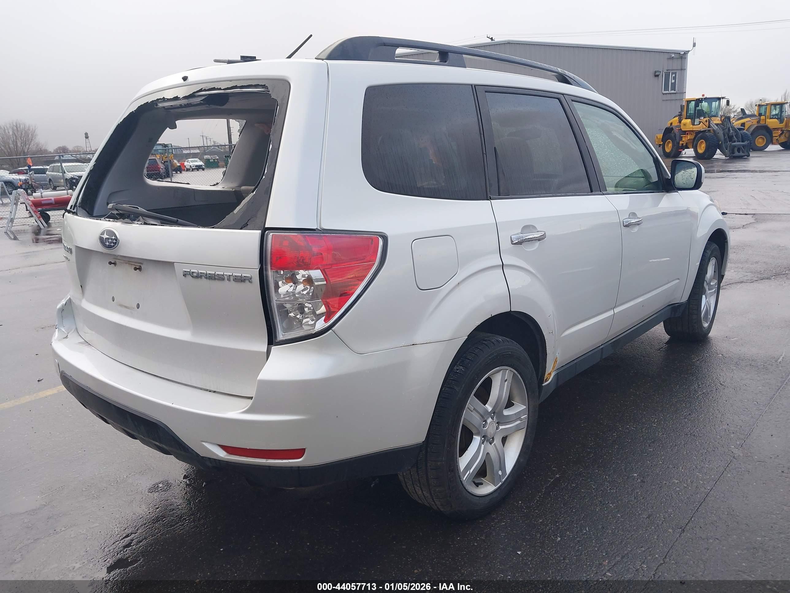 SUBARU FORESTER image 4