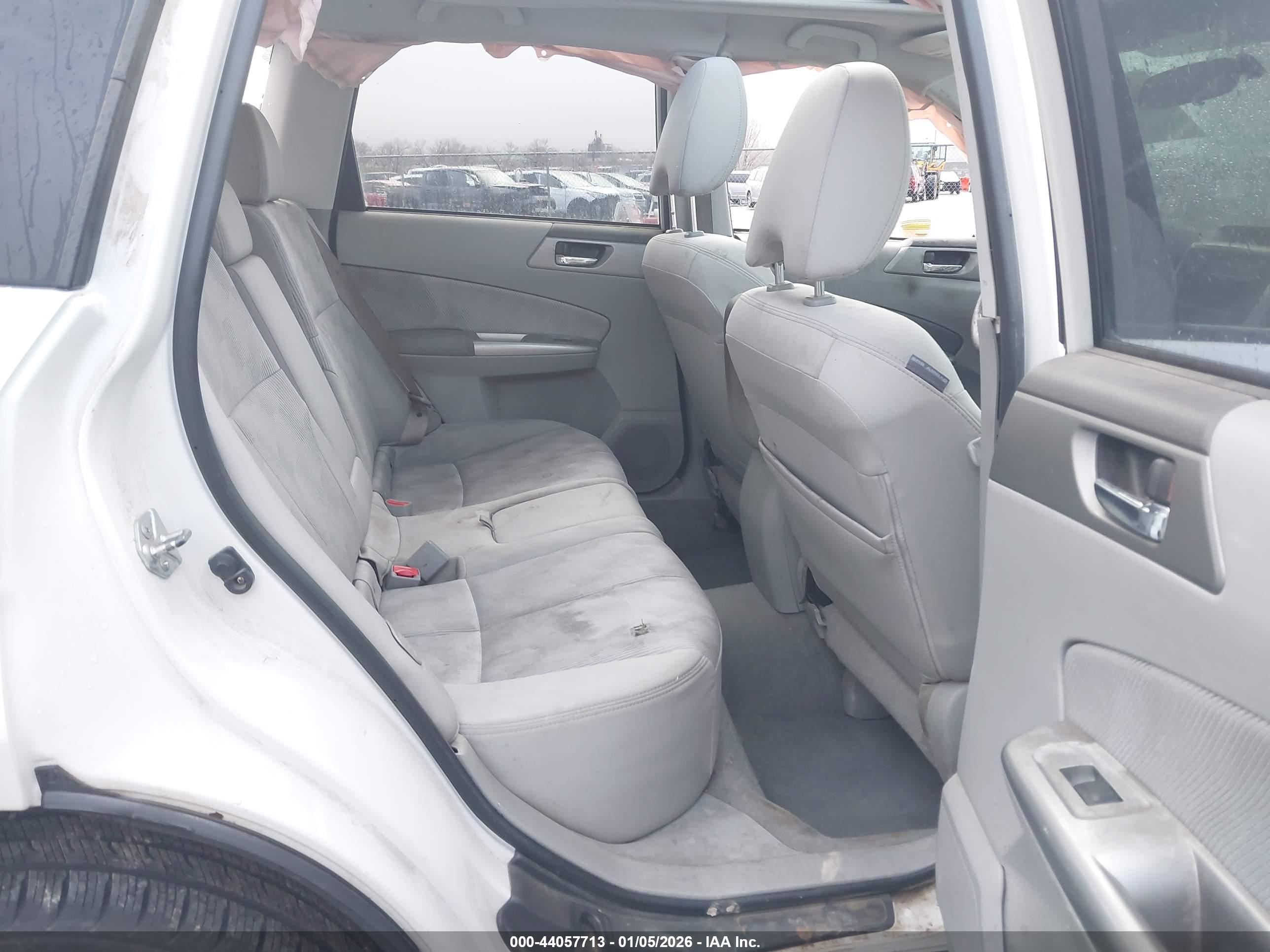 SUBARU FORESTER image 8
