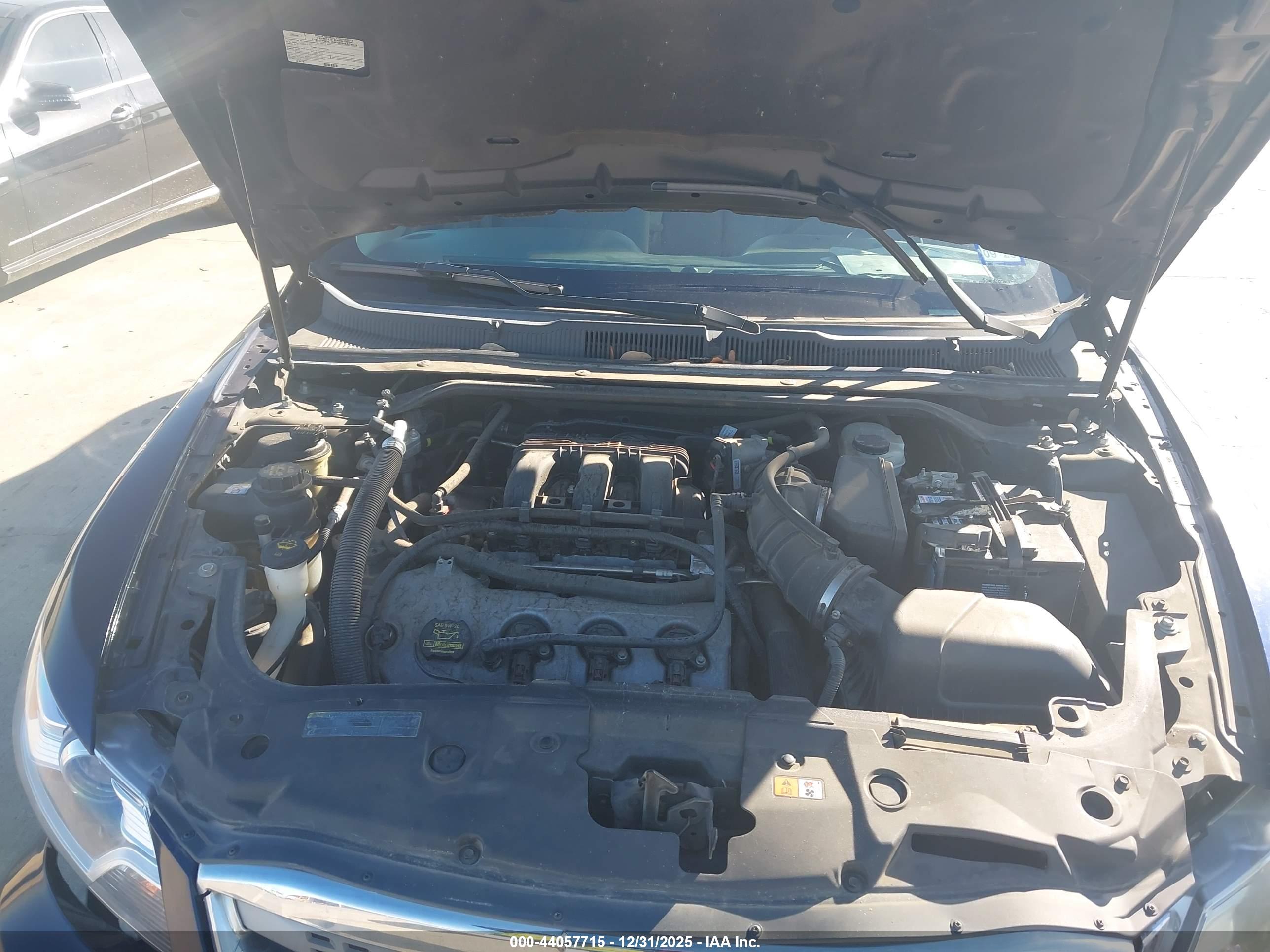 FORD TAURUS image 10