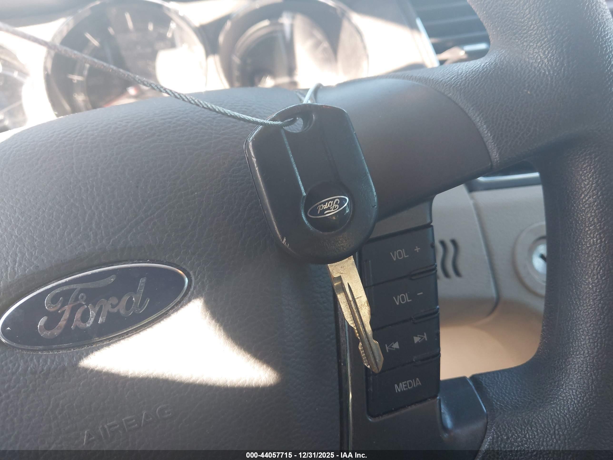 FORD TAURUS image 11