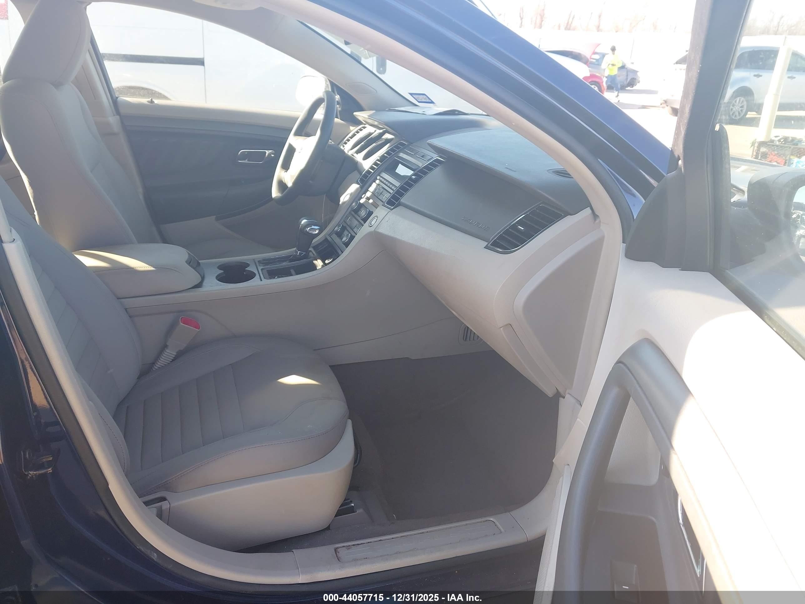 FORD TAURUS image 5