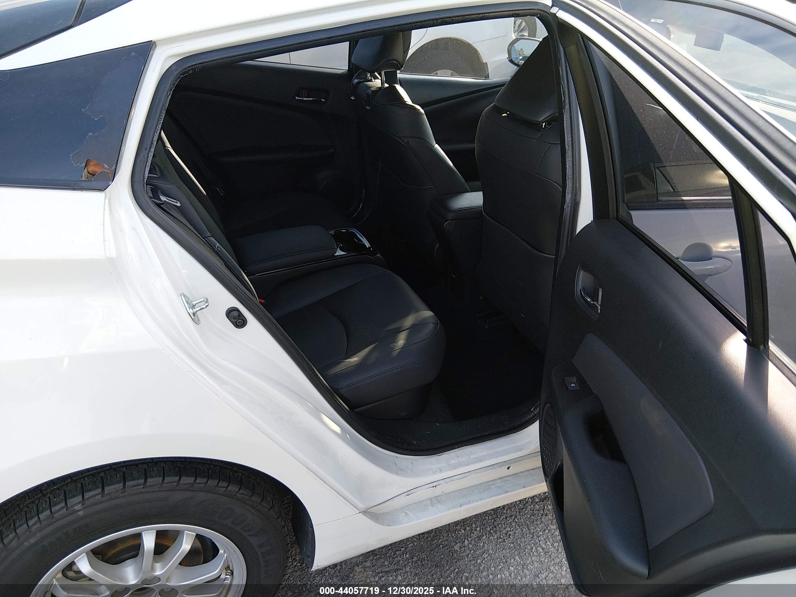 TOYOTA PRIUS image 8