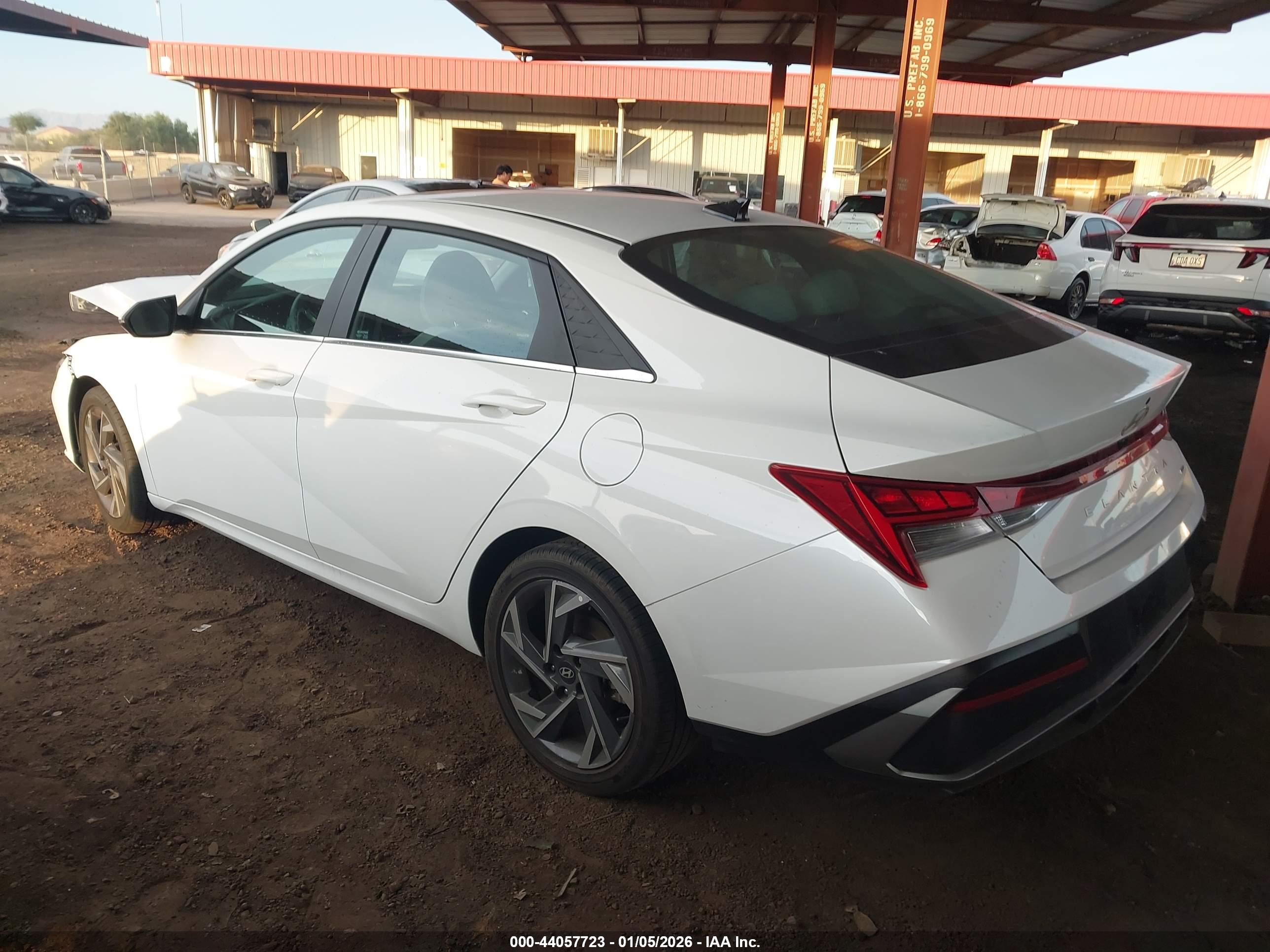 HYUNDAI ELANTRA image 3